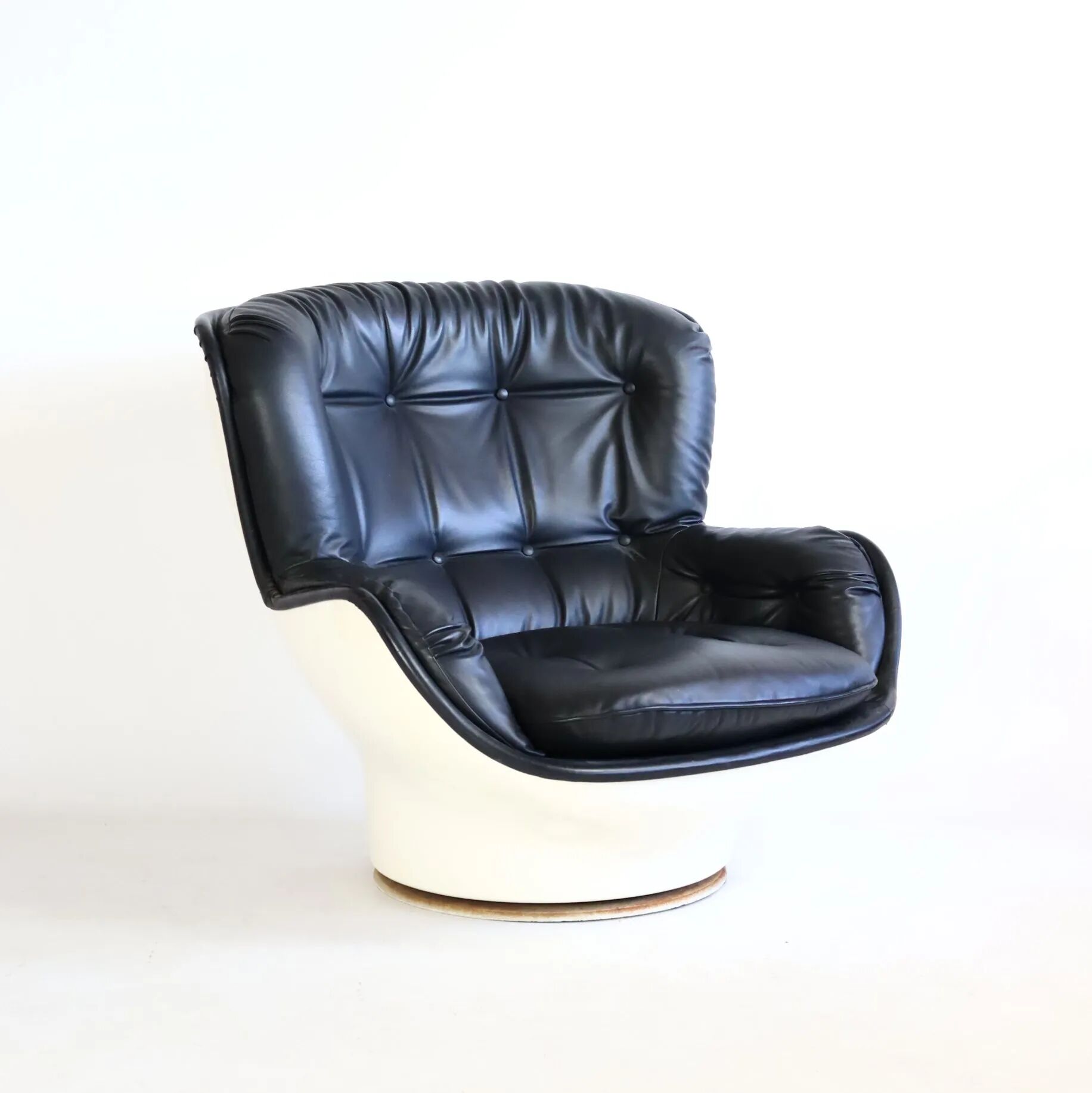 "Karaté" armchair by Michel Cadestin