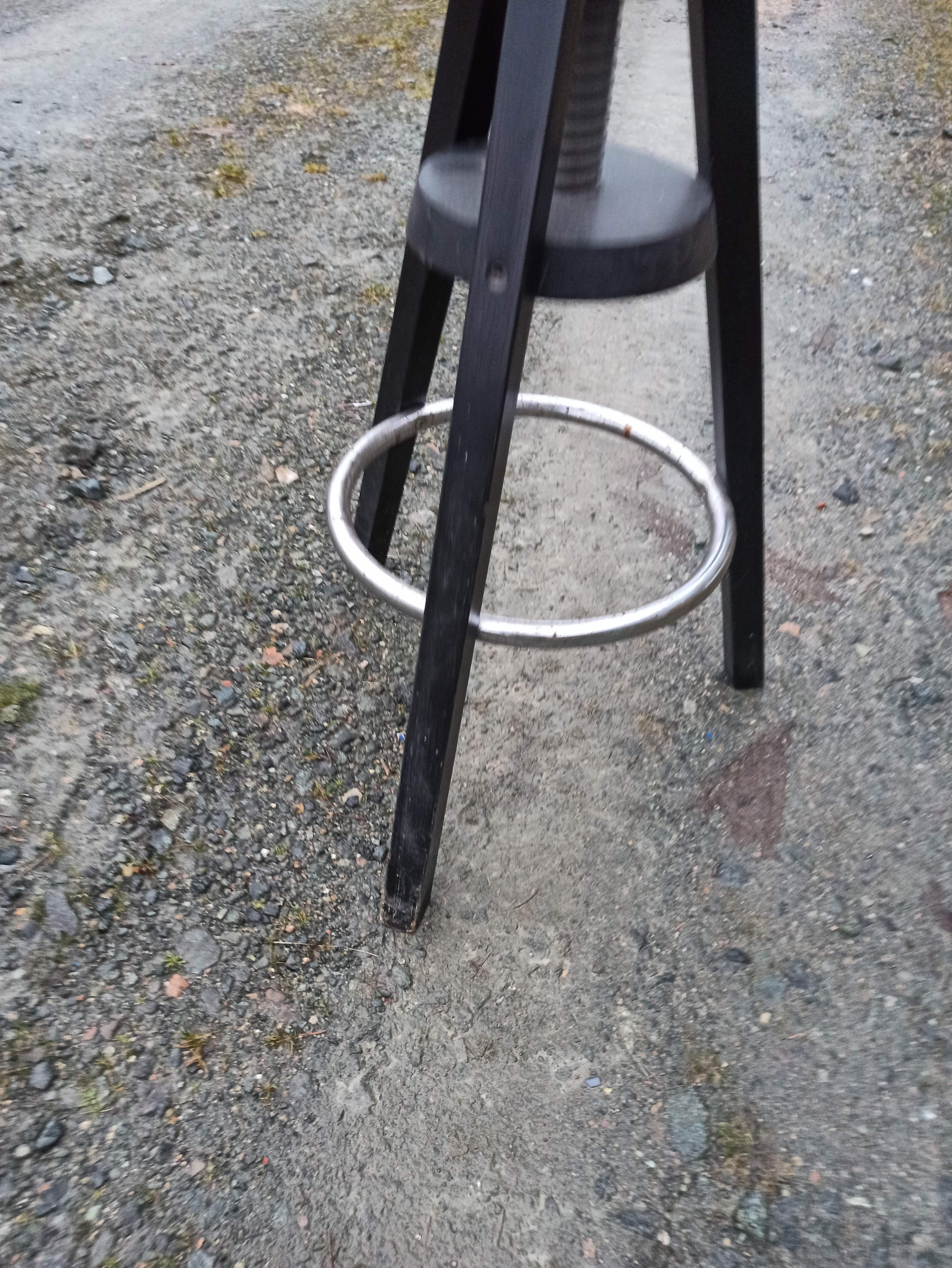 Height-adjustable wooden workshop screw stool