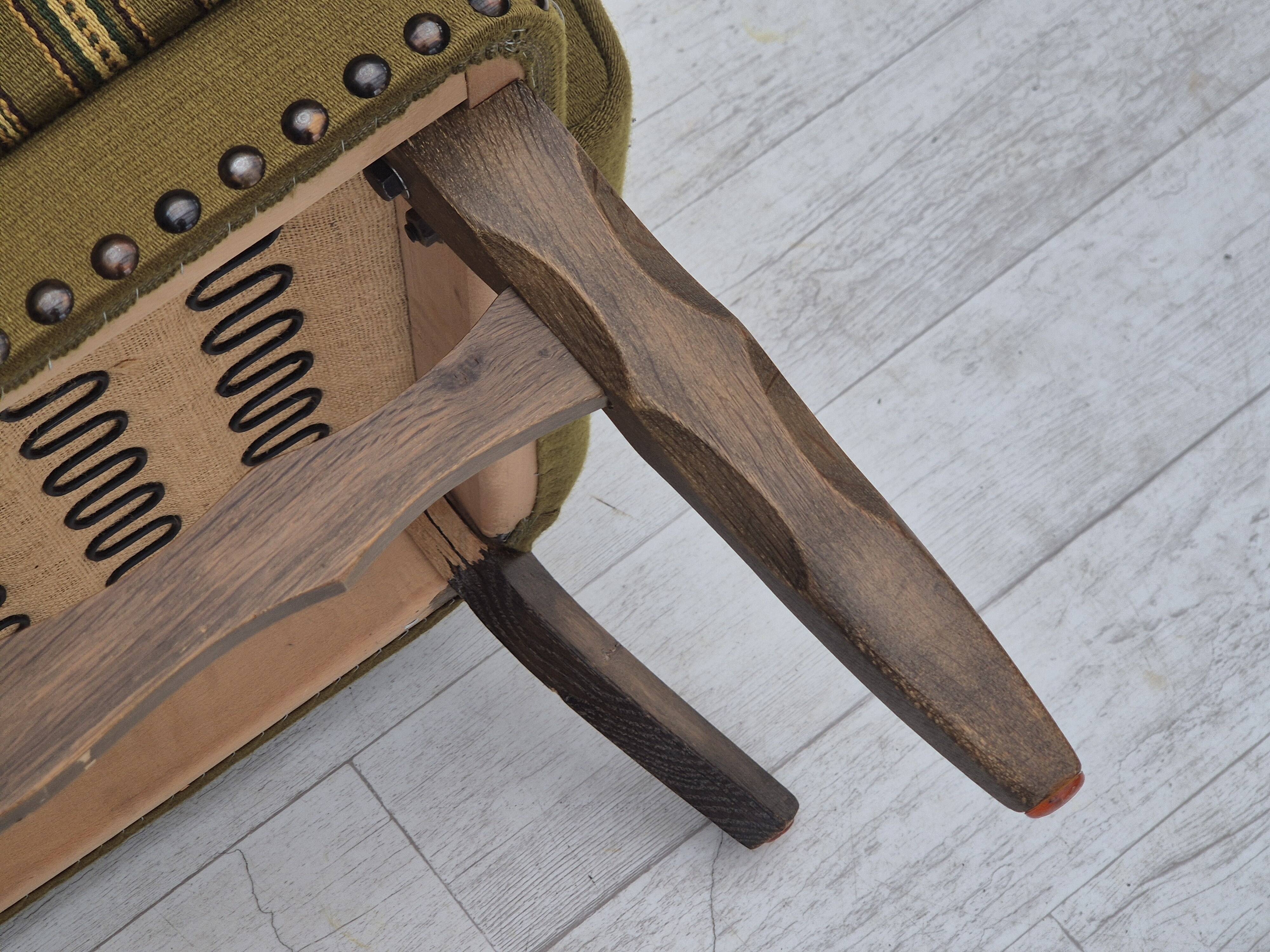Chaise longue danoise des années 1970, mobilier vert d'origine en laine, bois de chêne.