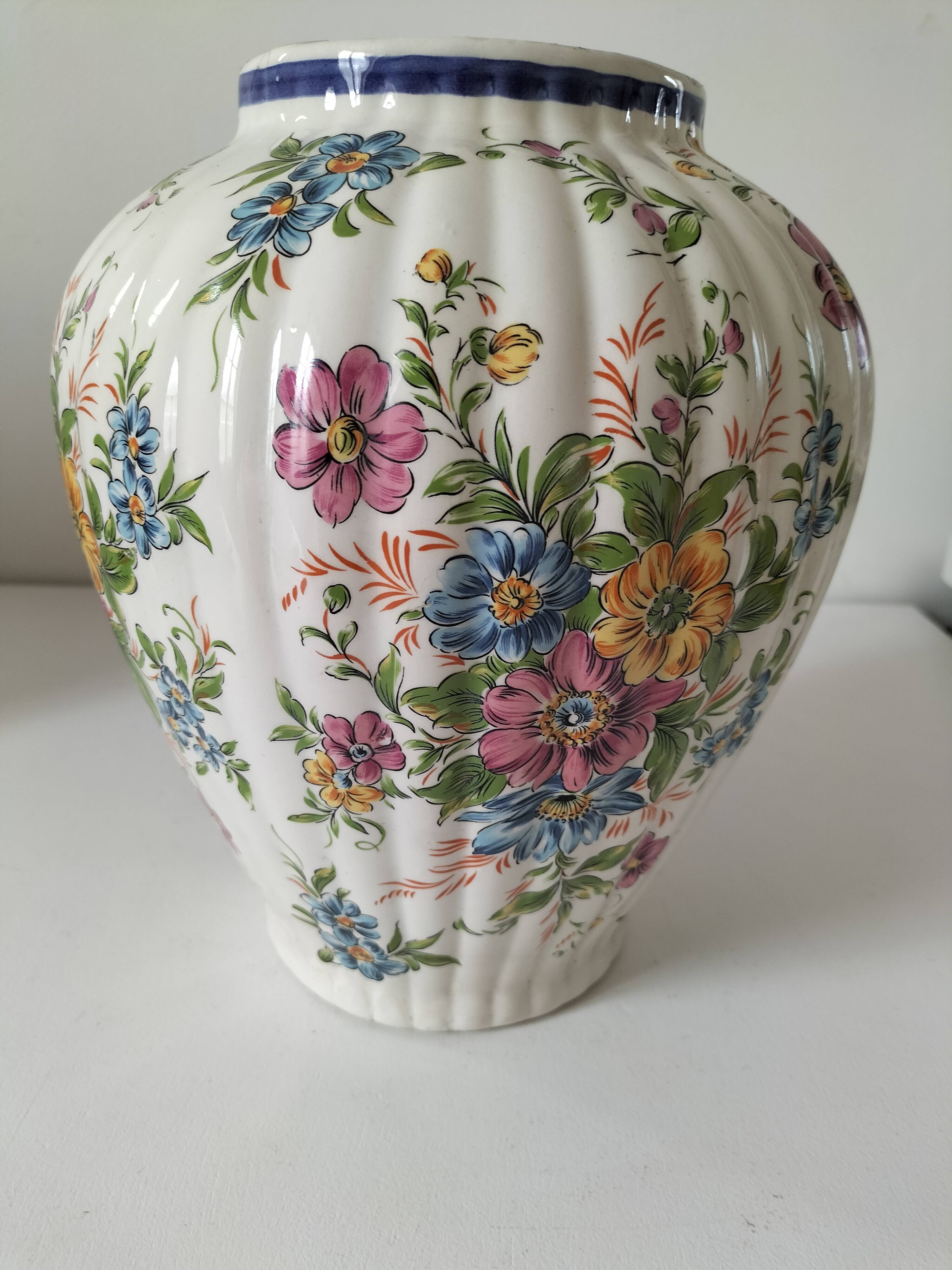 Antique vase with floral decoration in enamelled earthenware – timeless charm
