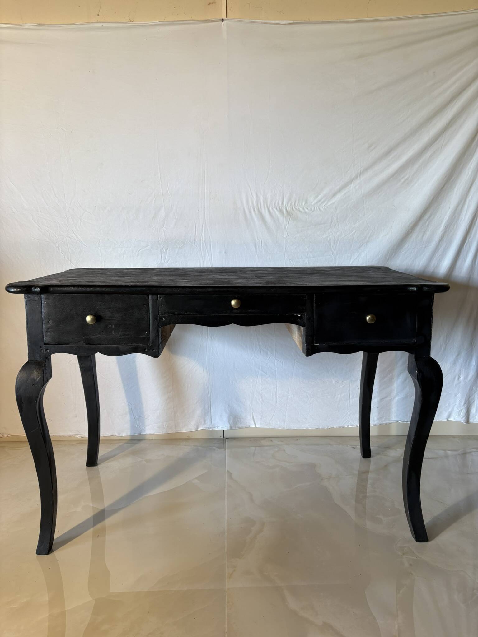 Antique black patinated desk – curved legs and chic country style