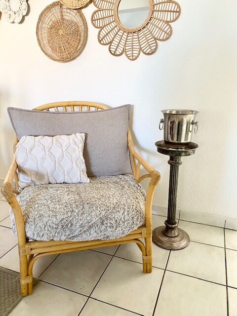 Champagne bucket support