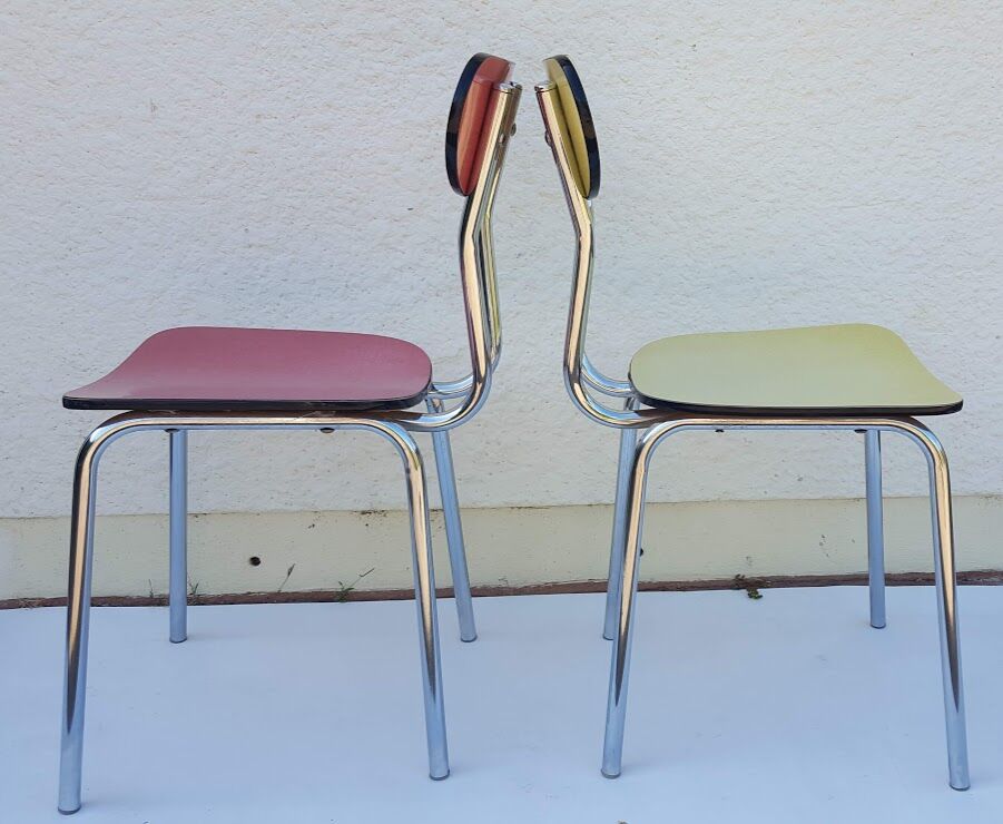 Duo de chaises en formica
