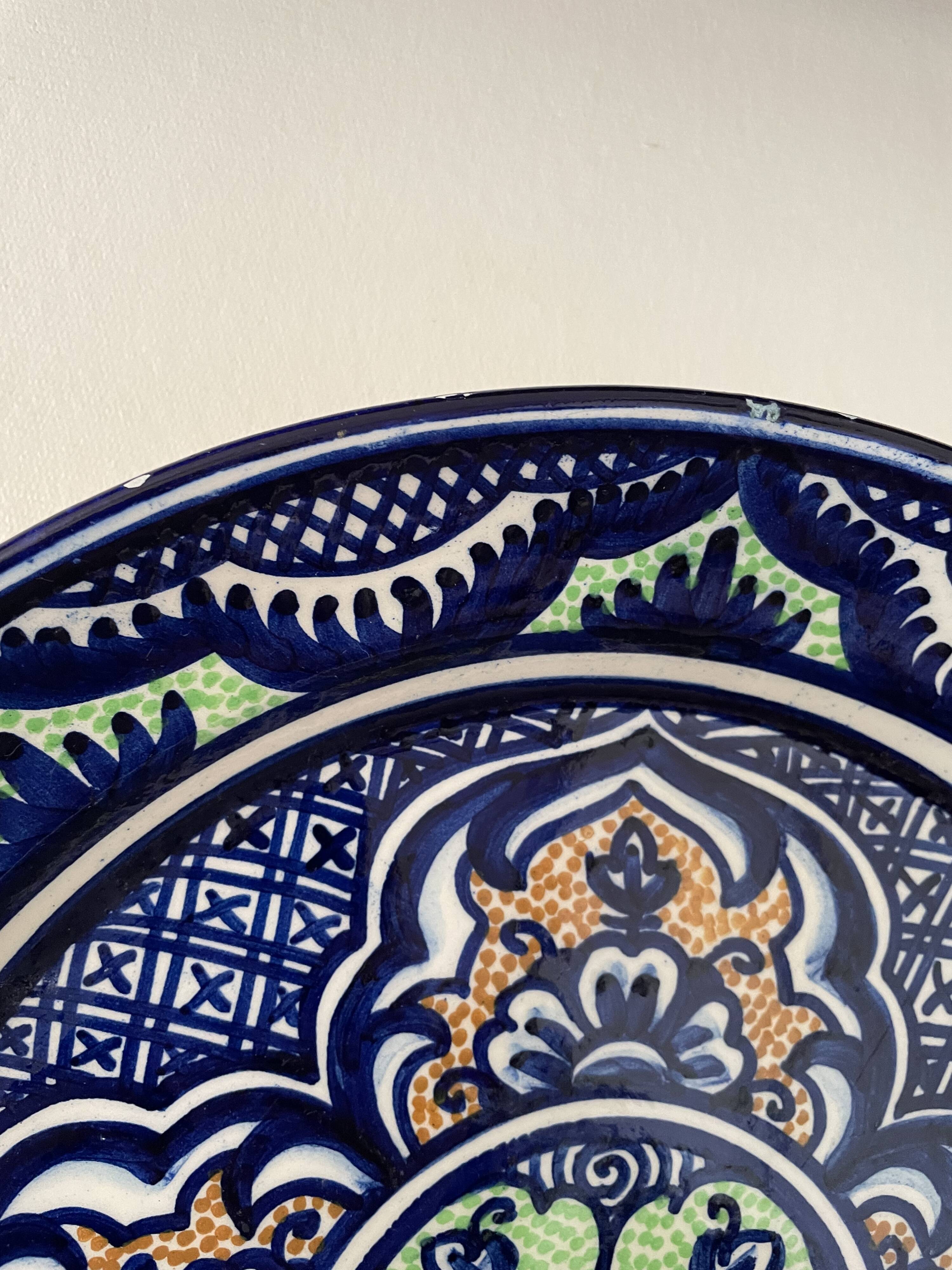 Ceramic dish signed Pascual Zorrilla