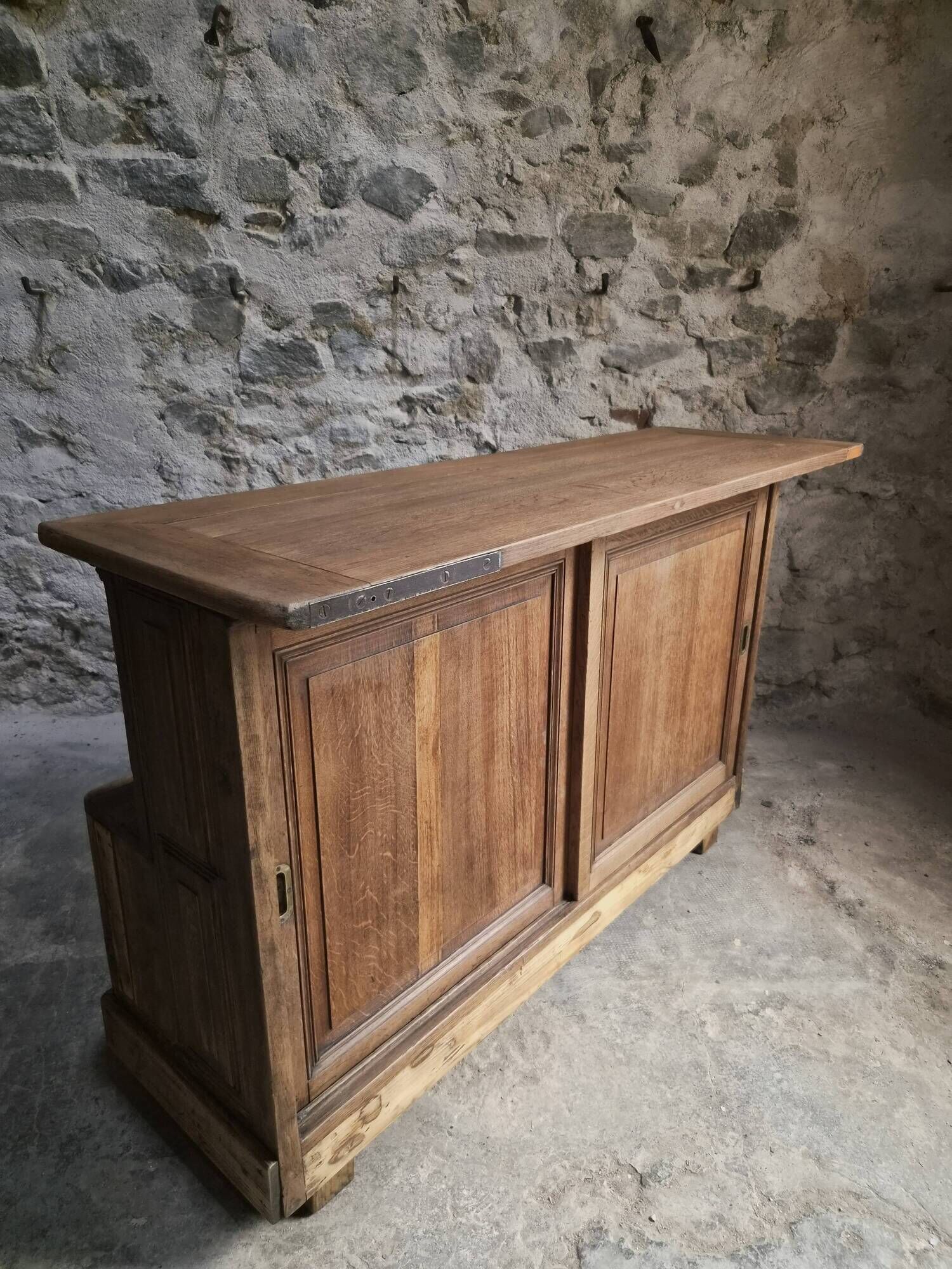 Pharmacy counter in antique oak / kitchen island, circa 1870–1900