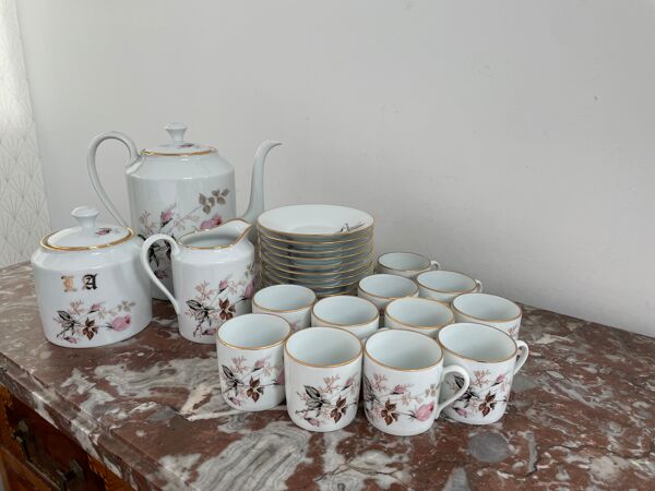 Vintage service à café thé Limoges fleurs chiffré 11 tasses et sous tasses, théière, 27 pièces