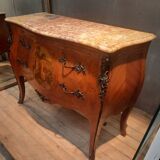 Commode en marquetterie de style Louis XV