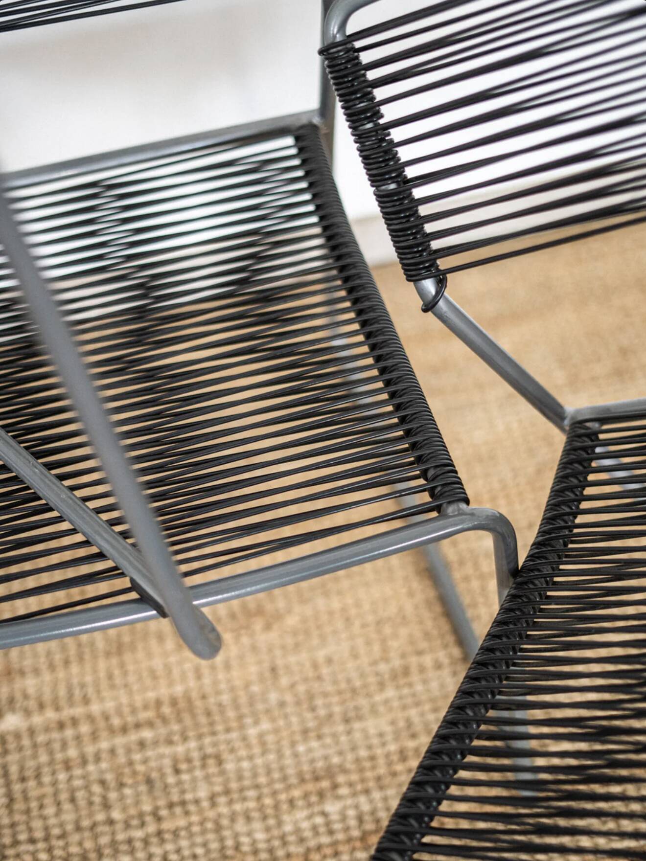 Ensemble de 4 chaises en scoubidou noir