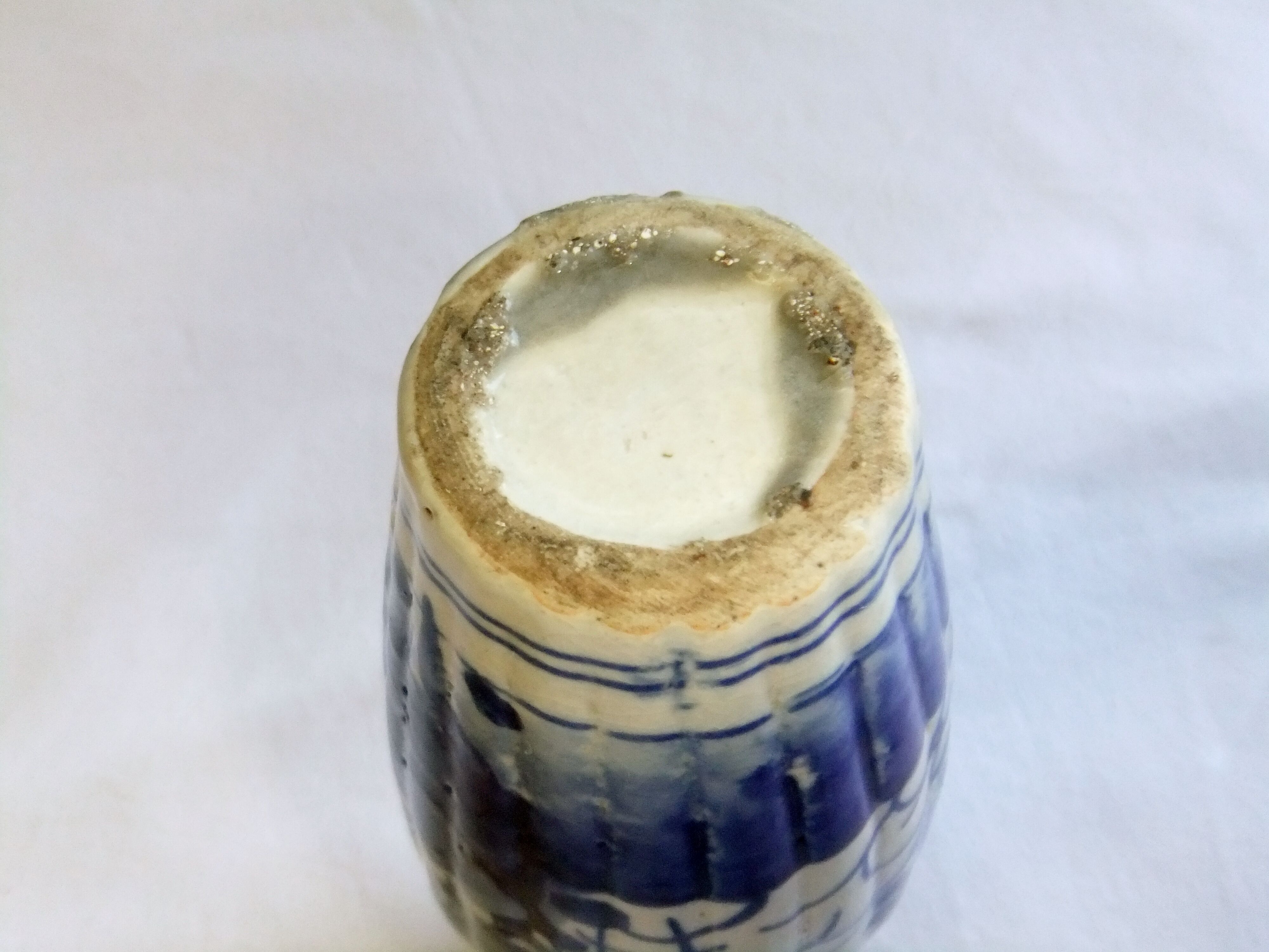 Vase chinois ancien céramique décor de fleurs blanc bleu
