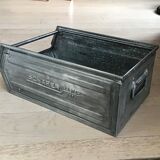 Industrial metal spout tray