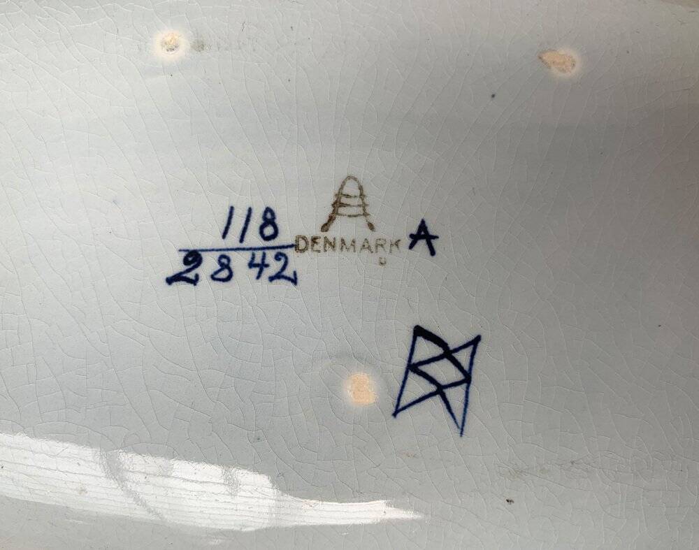 Danish porcelain bowl from the mid-century by Aluminia Royal Copenhagen, 1960s.