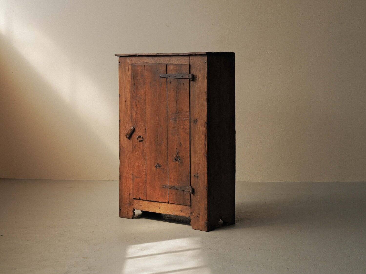 Oak furniture, folk art, Cévennes, 19th century