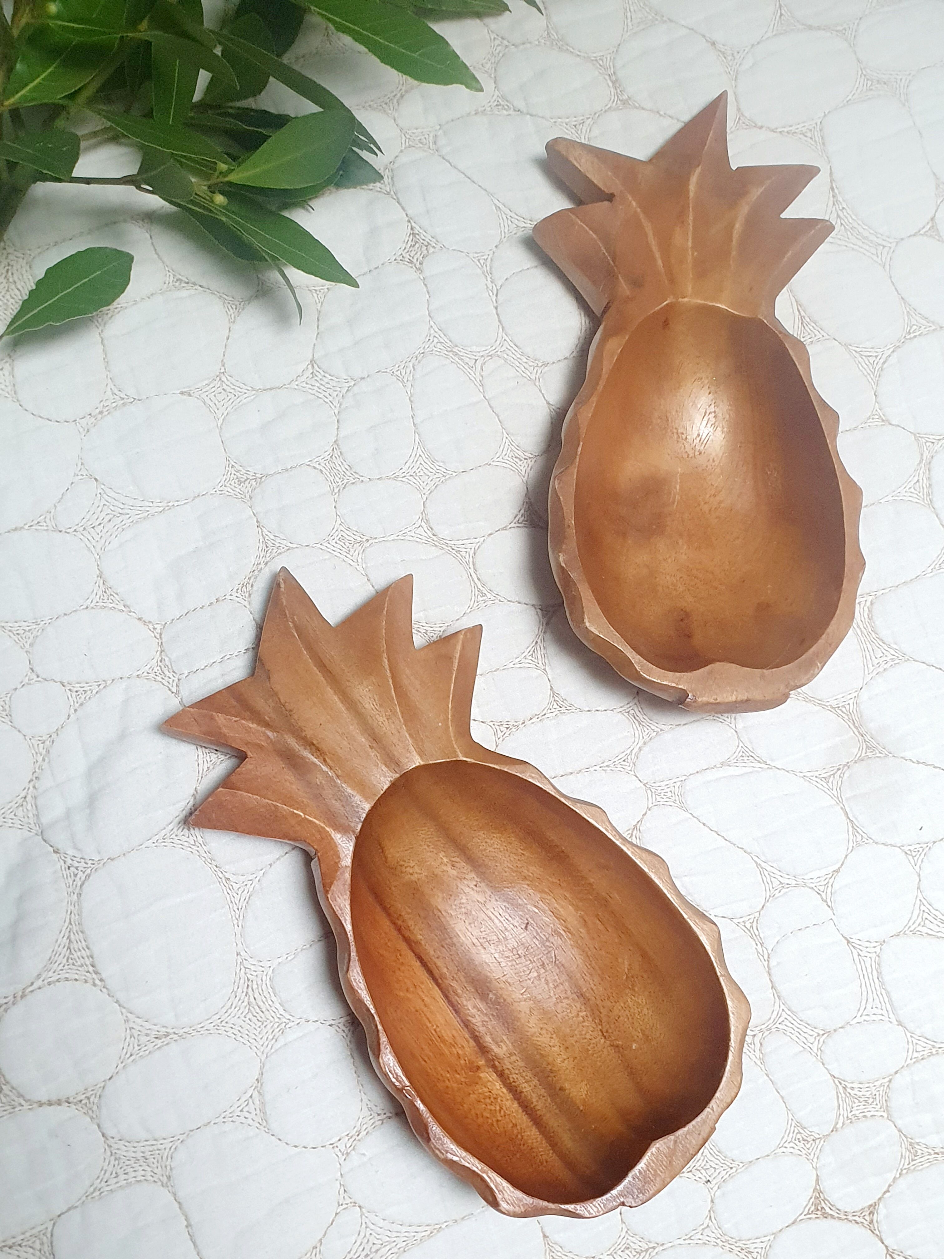 Wooden pineapple raviers