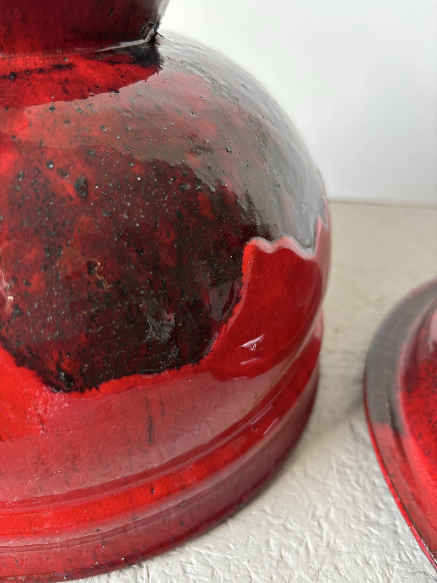 Enamelled covered pot