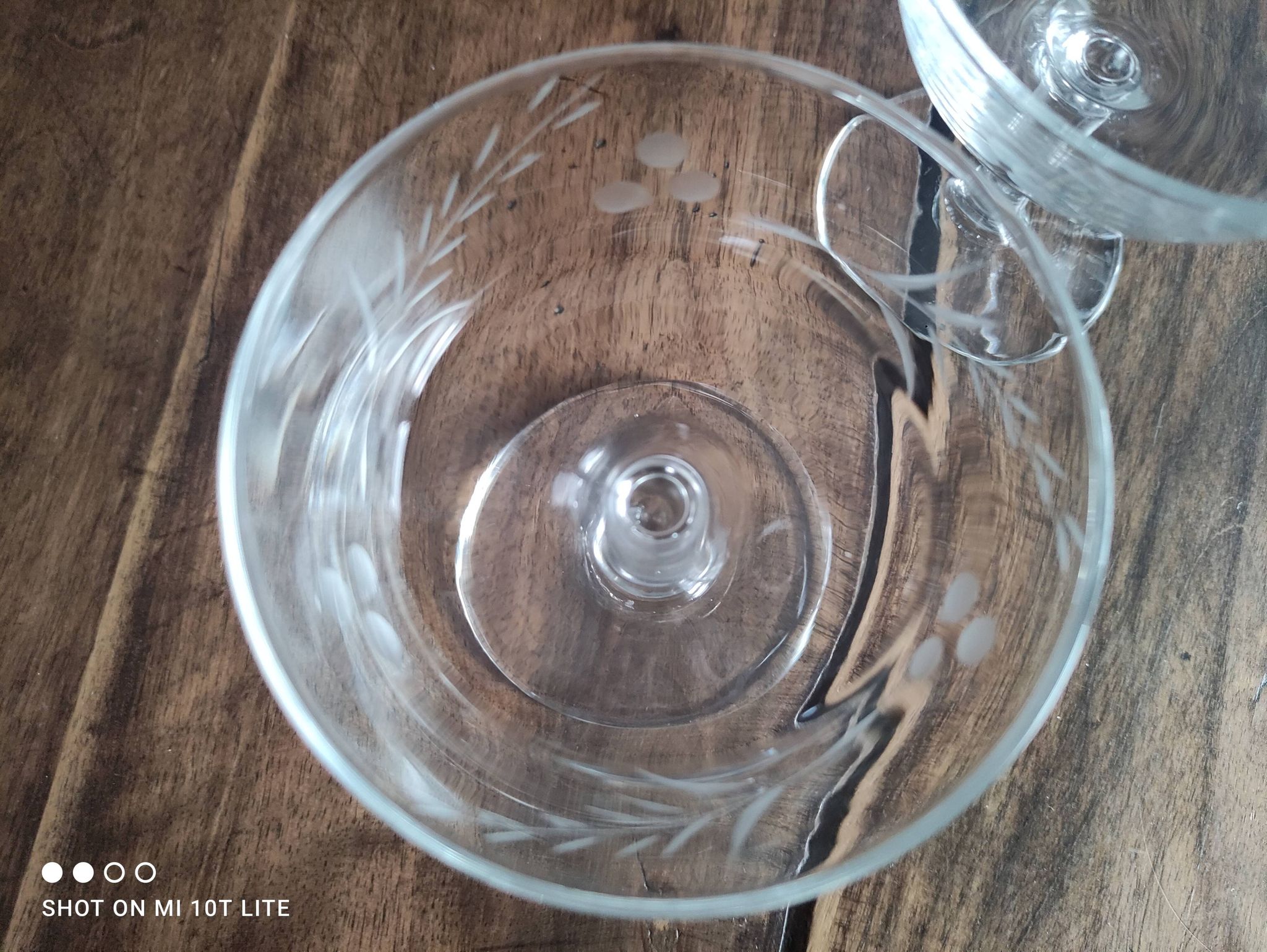 Set of 6 champagne glasses in antique chiseled epi glass