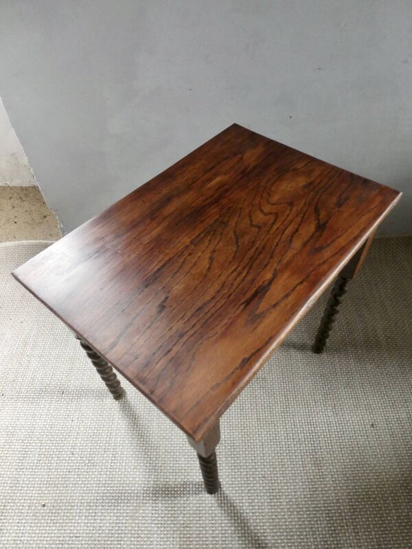 Table basse en bois massif avec pieds torsadés, début XXème