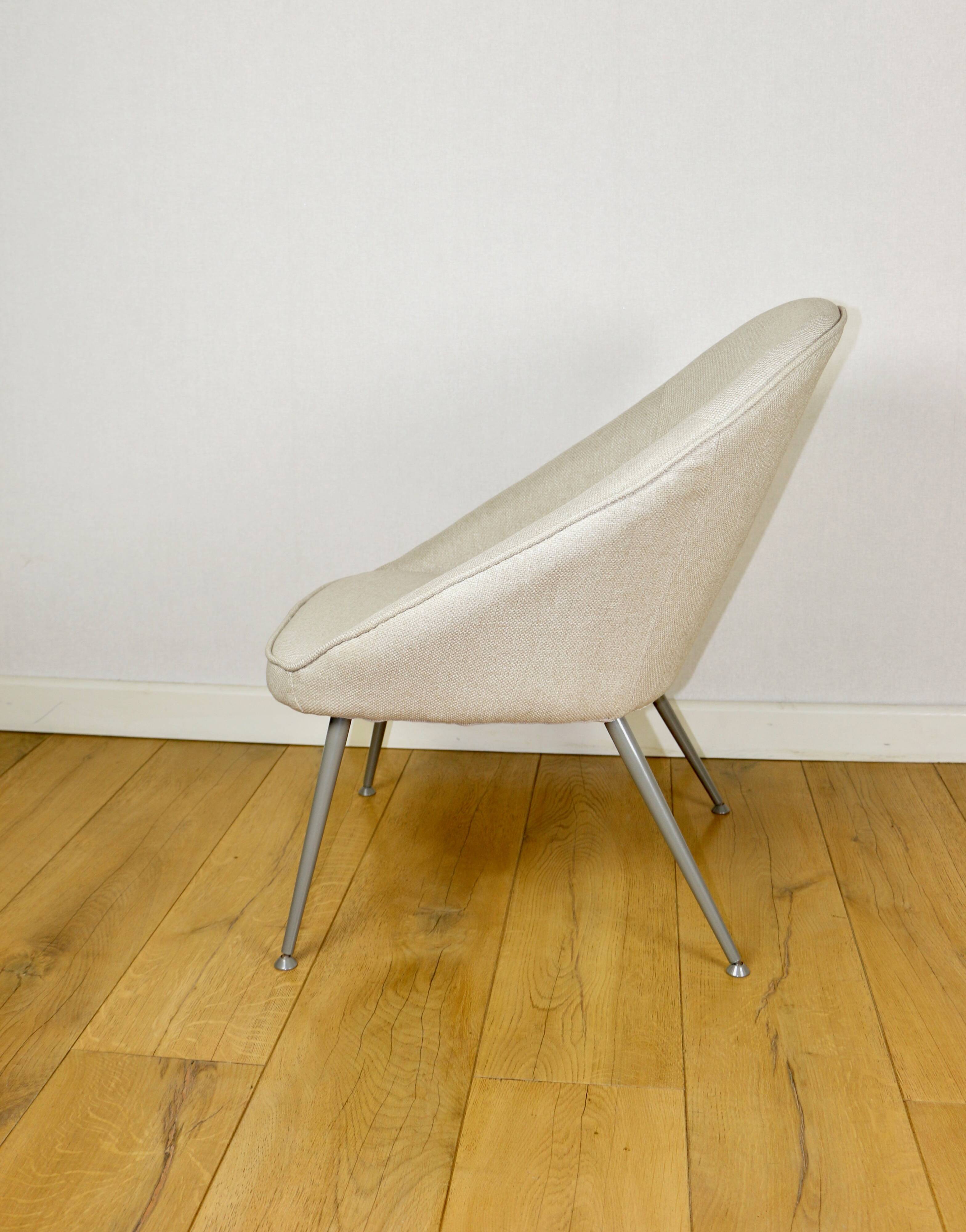 Beige ivory shell armchair from the 70s on grey metal legs - beautiful