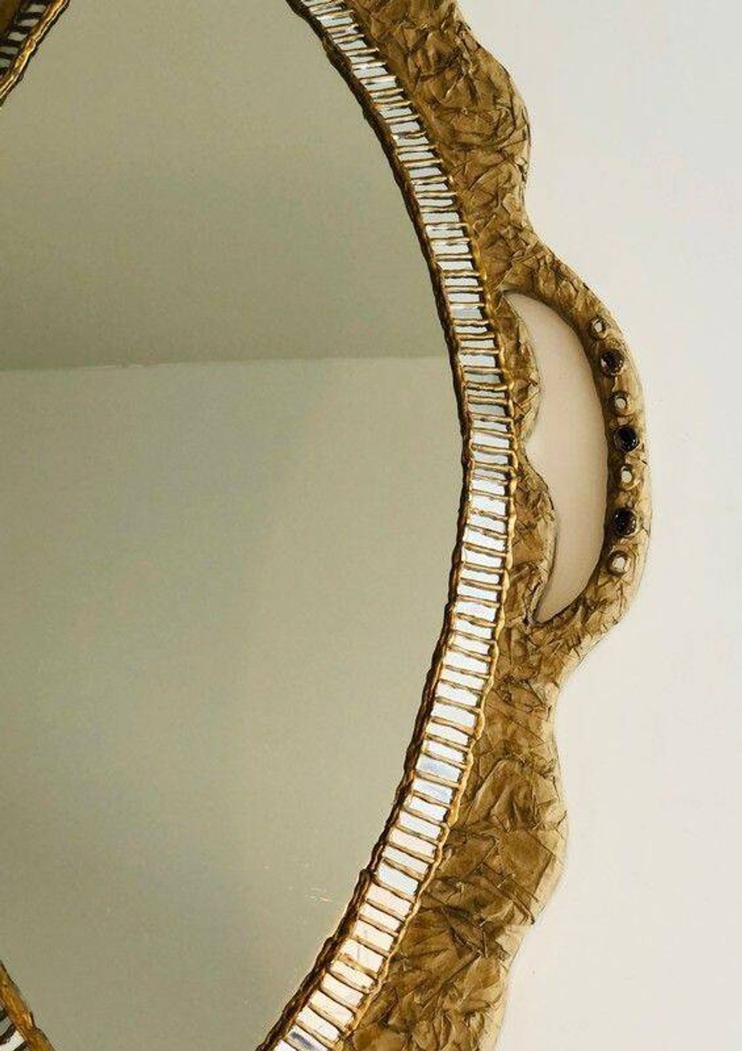 Miroir en papier mâché, incrustations et marqueterie de miroirs