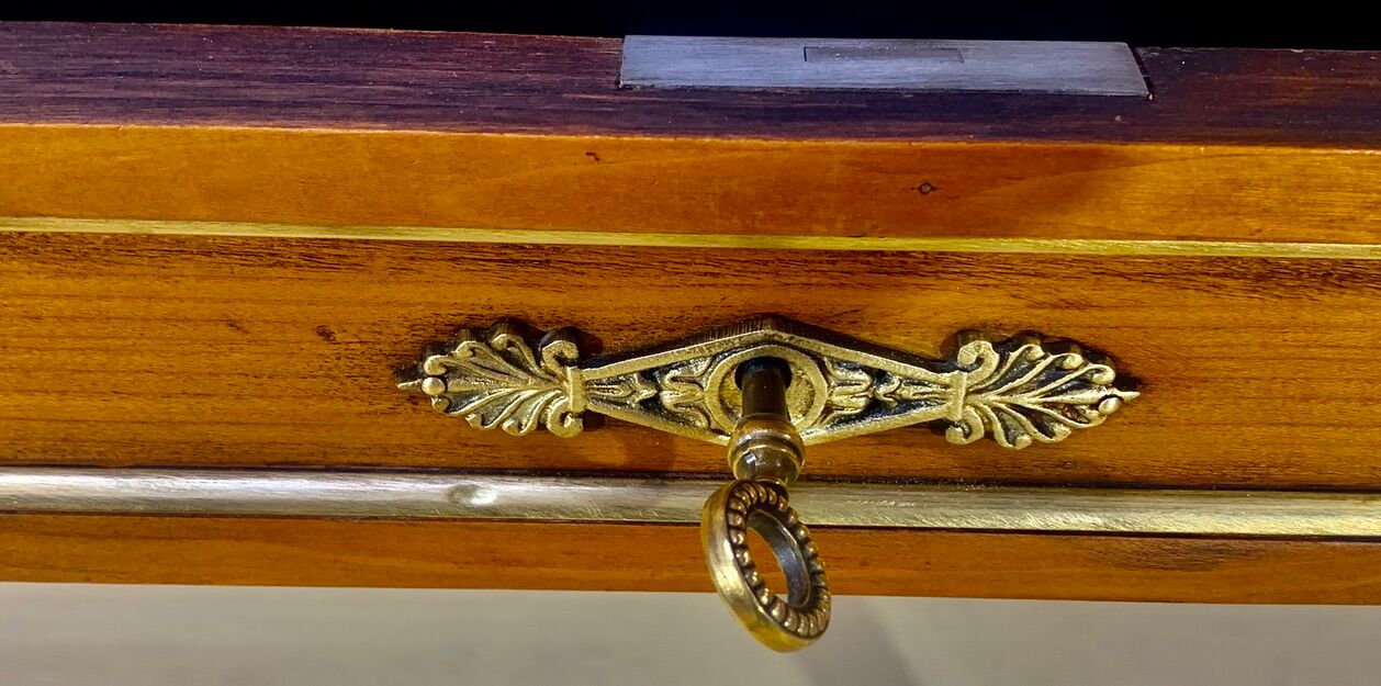Bureau de style Louis XVI