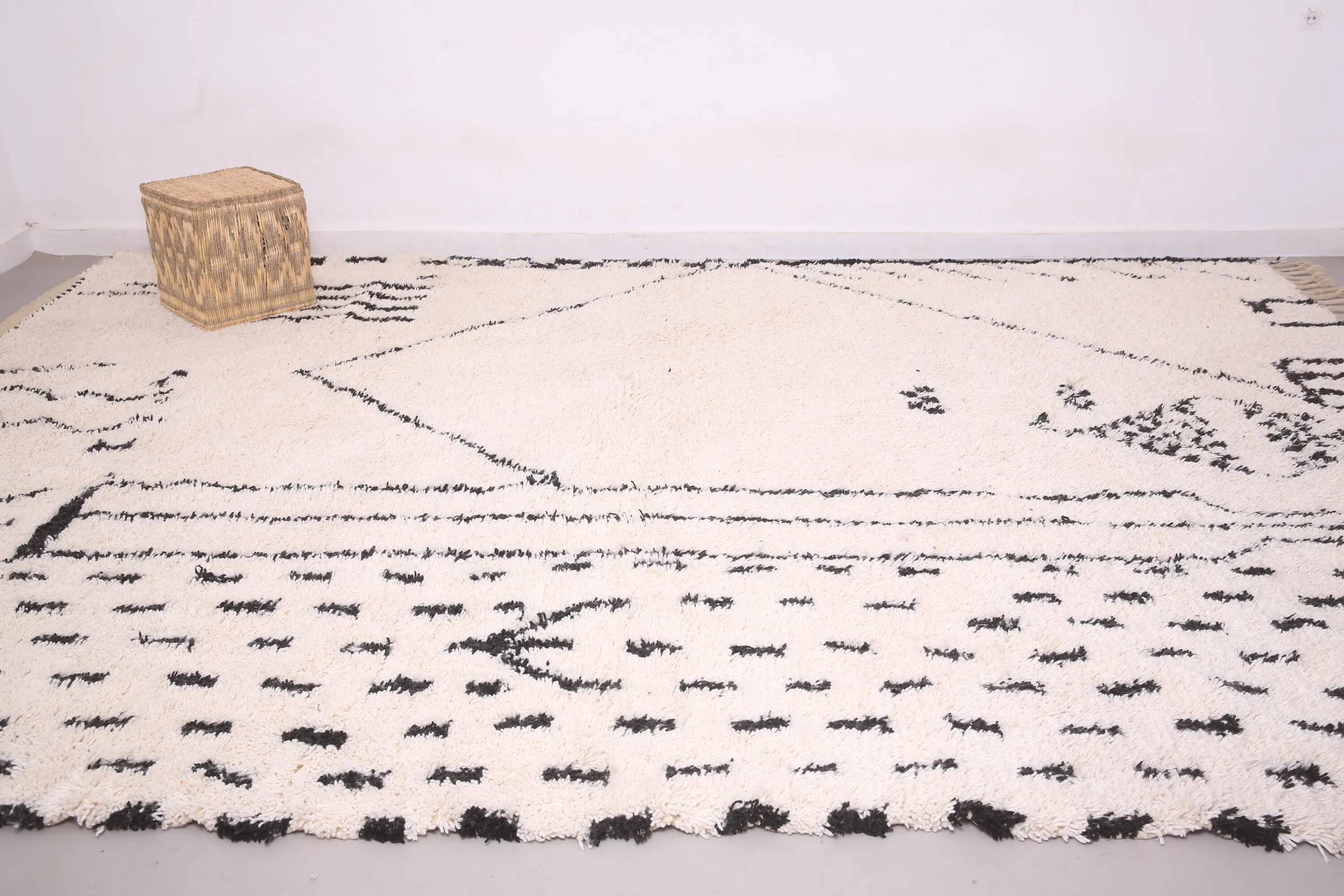 Handmade traditional carpet 250cm x 150cm Moroccan