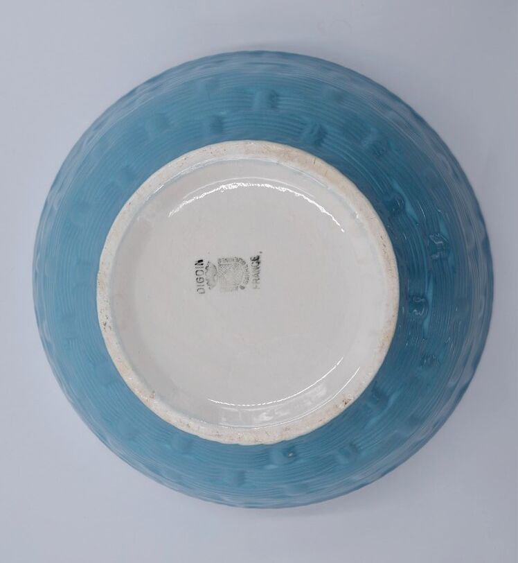 Salad bowl in earthenware Digoin Sarreguemines trompe l'oeil basket in blue