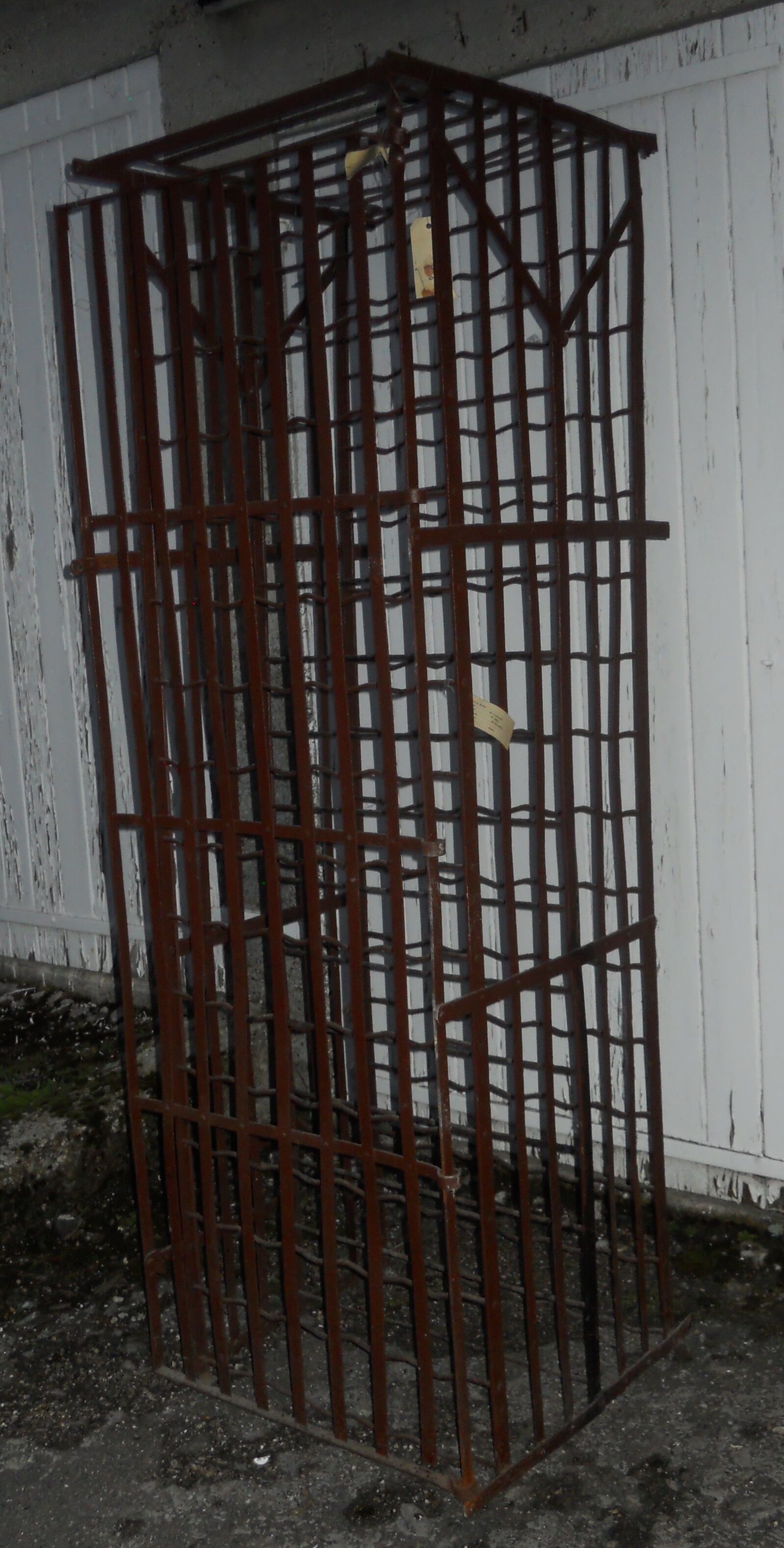Metal wine cellar model cage