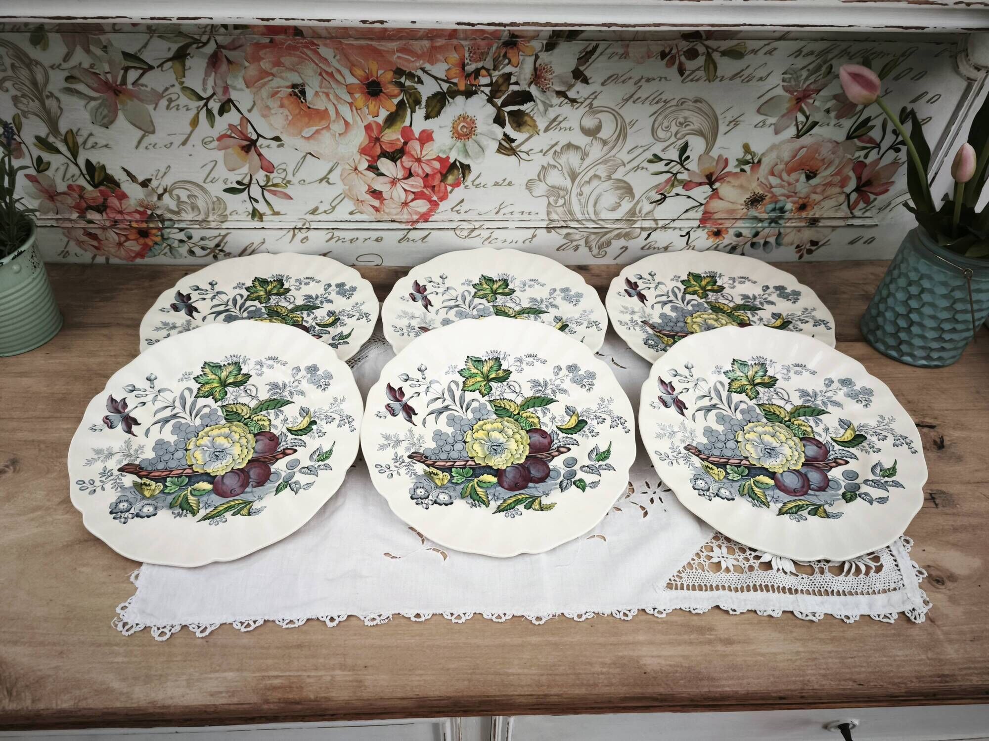 Set of 6 Royal Doulton dinner plates in the Kirkwood pattern.