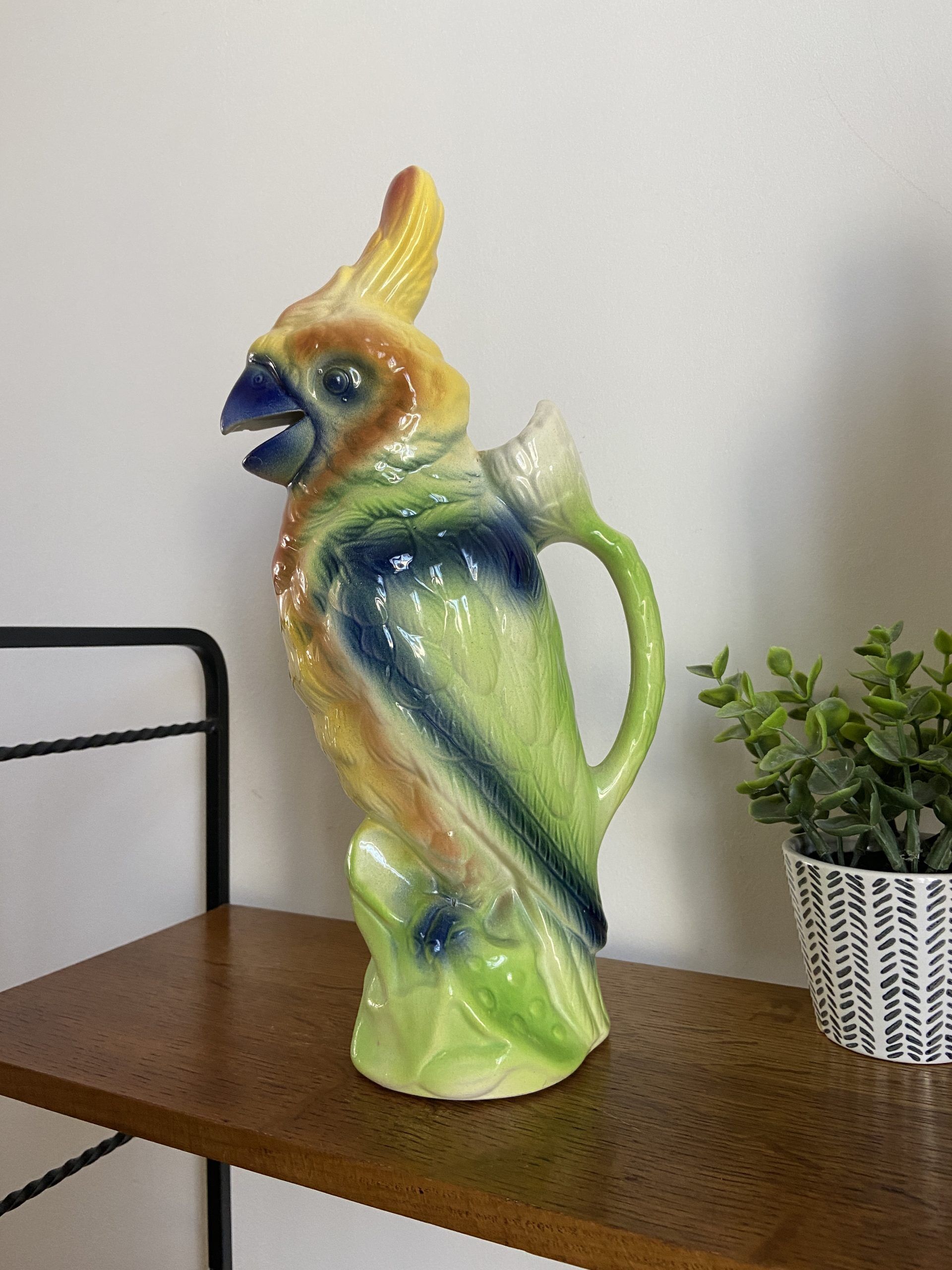 PARROT PITCHER IN ST CLEMENT'S SLURRY