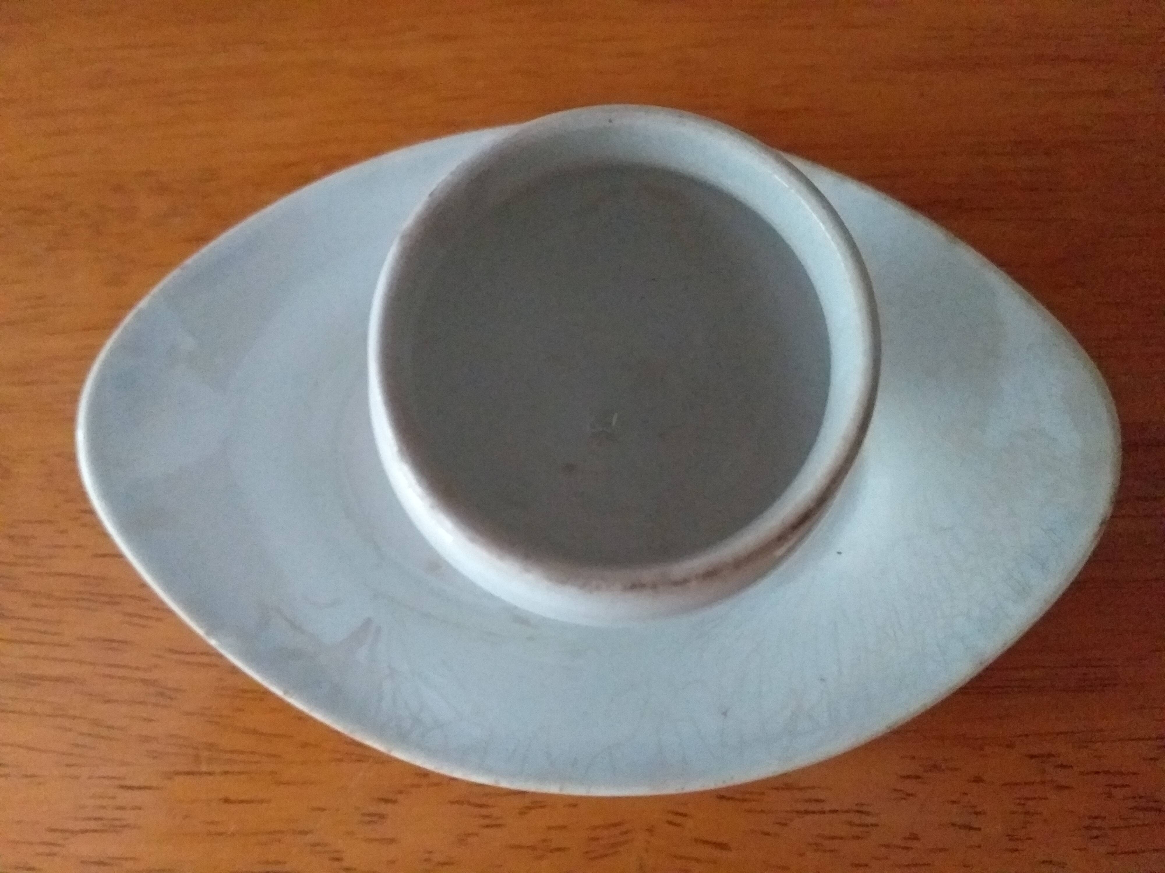 White porcelain coquetier creil et montereau