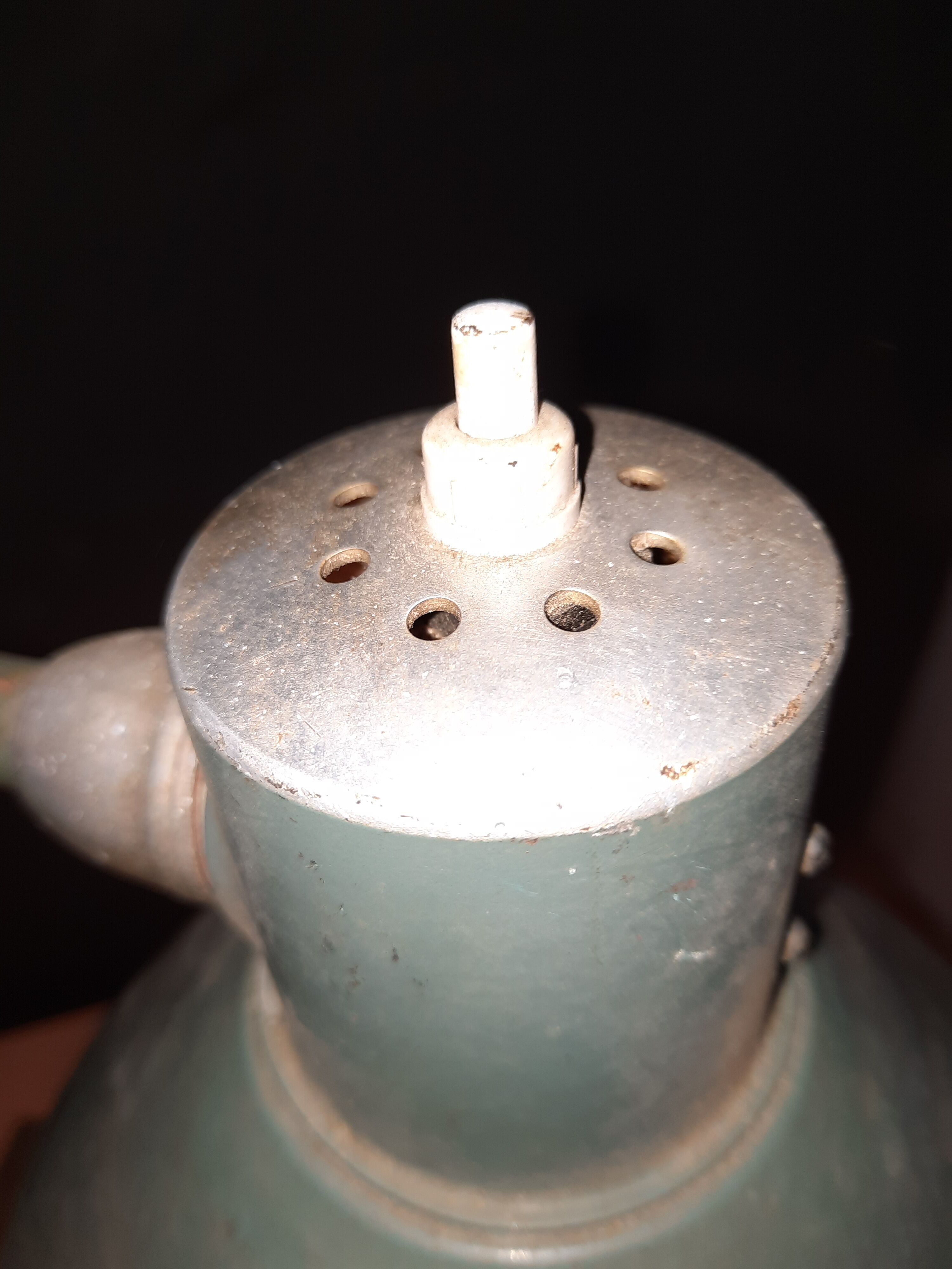 Articulated metal industrial lamp