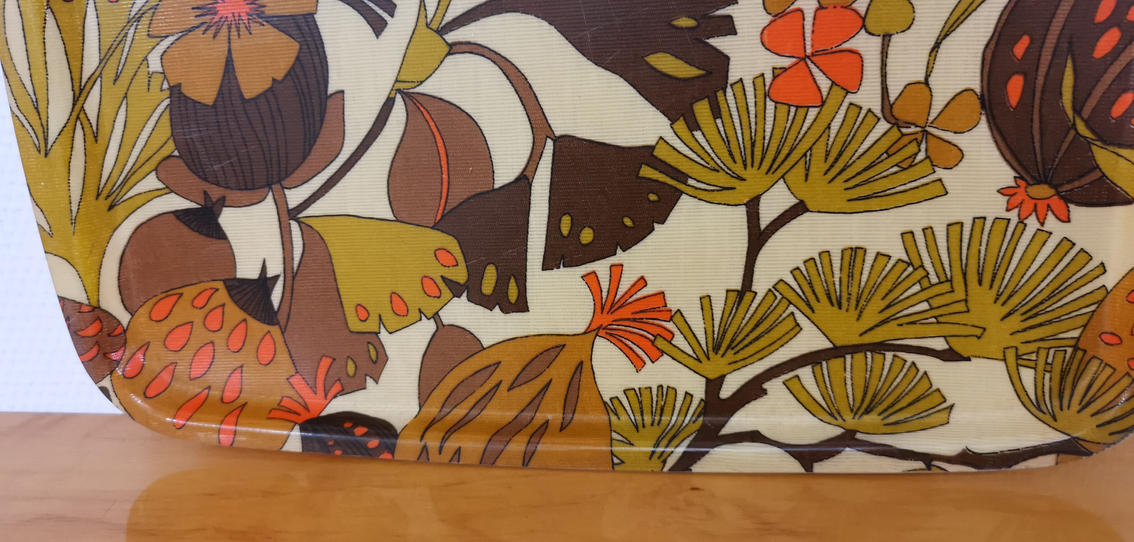 Fiberglass top, 70'S psychedelic flower pattern