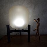 Tripod table lamp