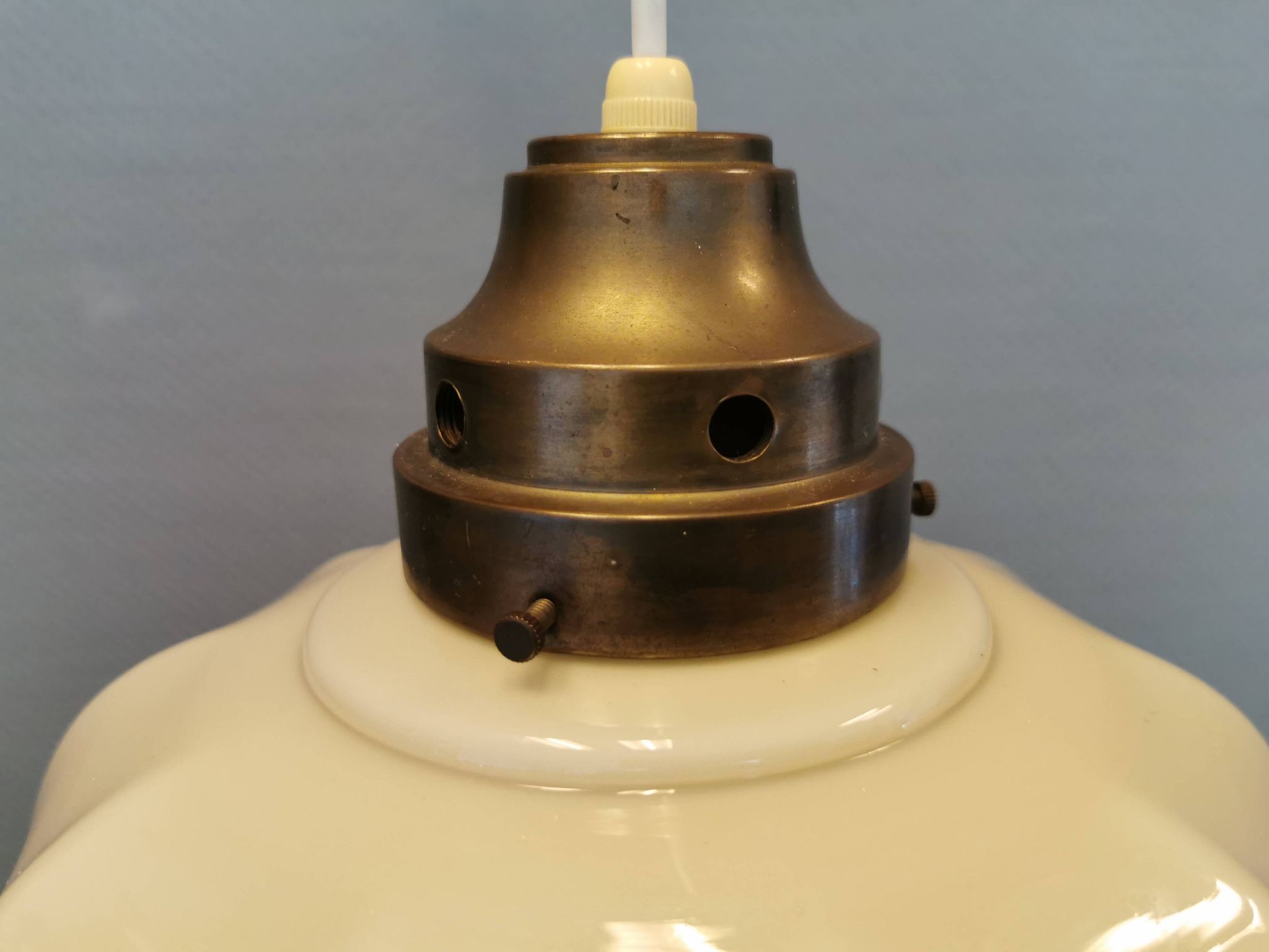 "Umbrella lamp" Danish and from the 1940s-1950s in beautiful cream colour with brass top.