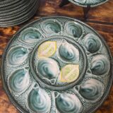 Service à huîtres en barbotine Saint Clement, 1940/60, France,  12 assiettes à huître, 1 grand plat