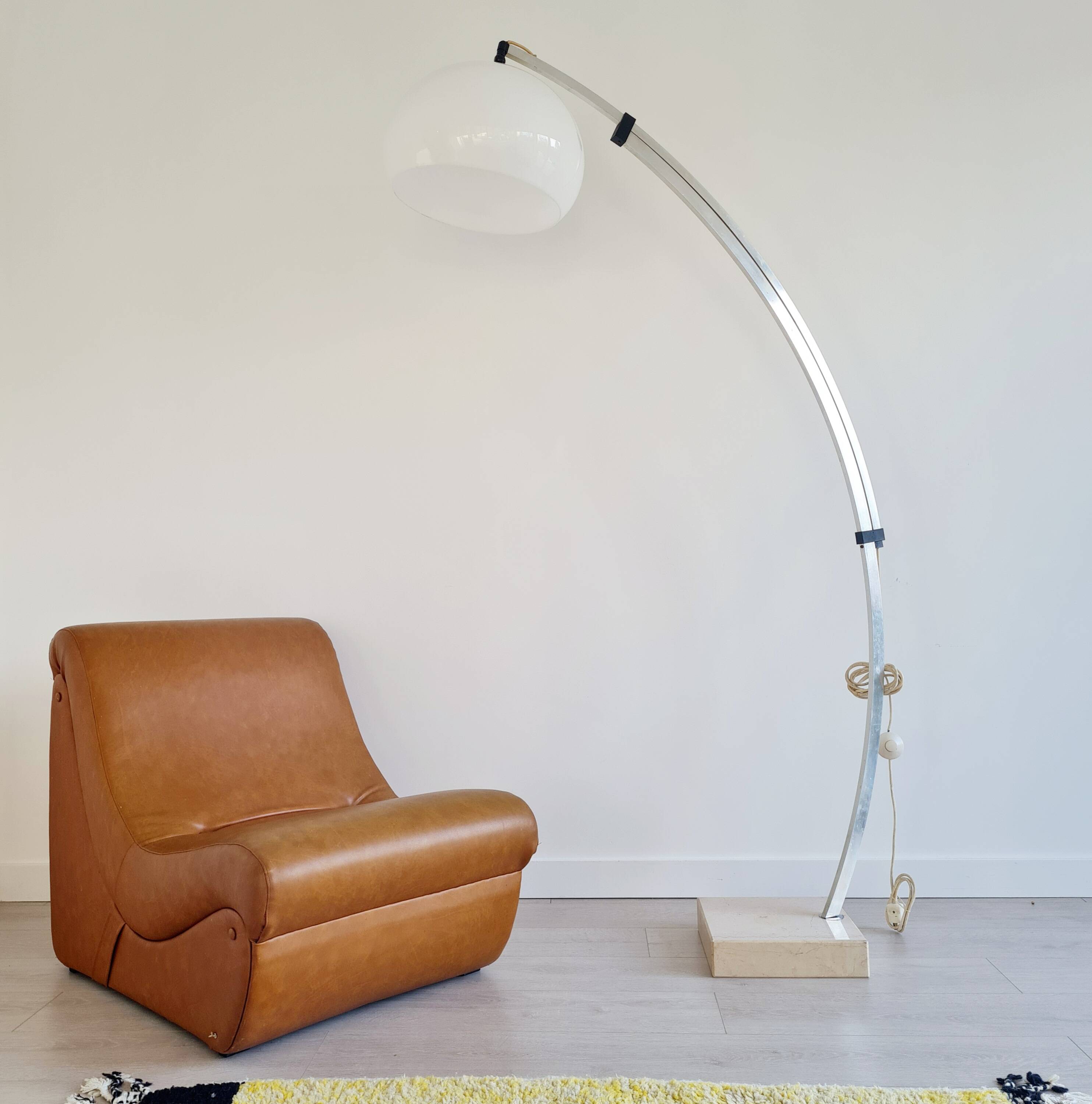 Arc floor lamp from the 60s-70s Guzzini