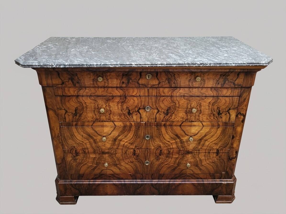 19th-century commode in walnut burl with a marble top.