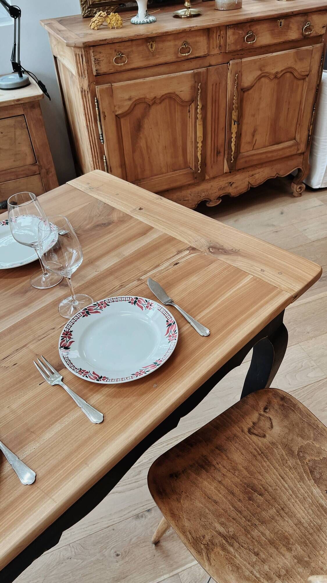 Antique Louis XV table from the 19th century – seats 8-10 people.