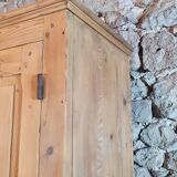 Armoire parisienne