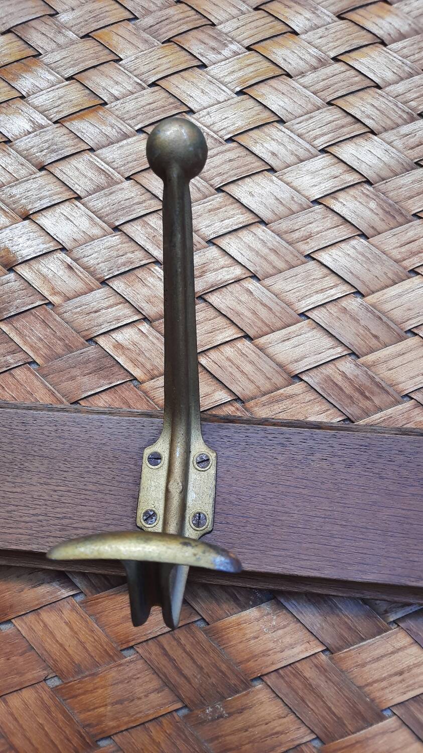 Wall coat rack with 5 hooks