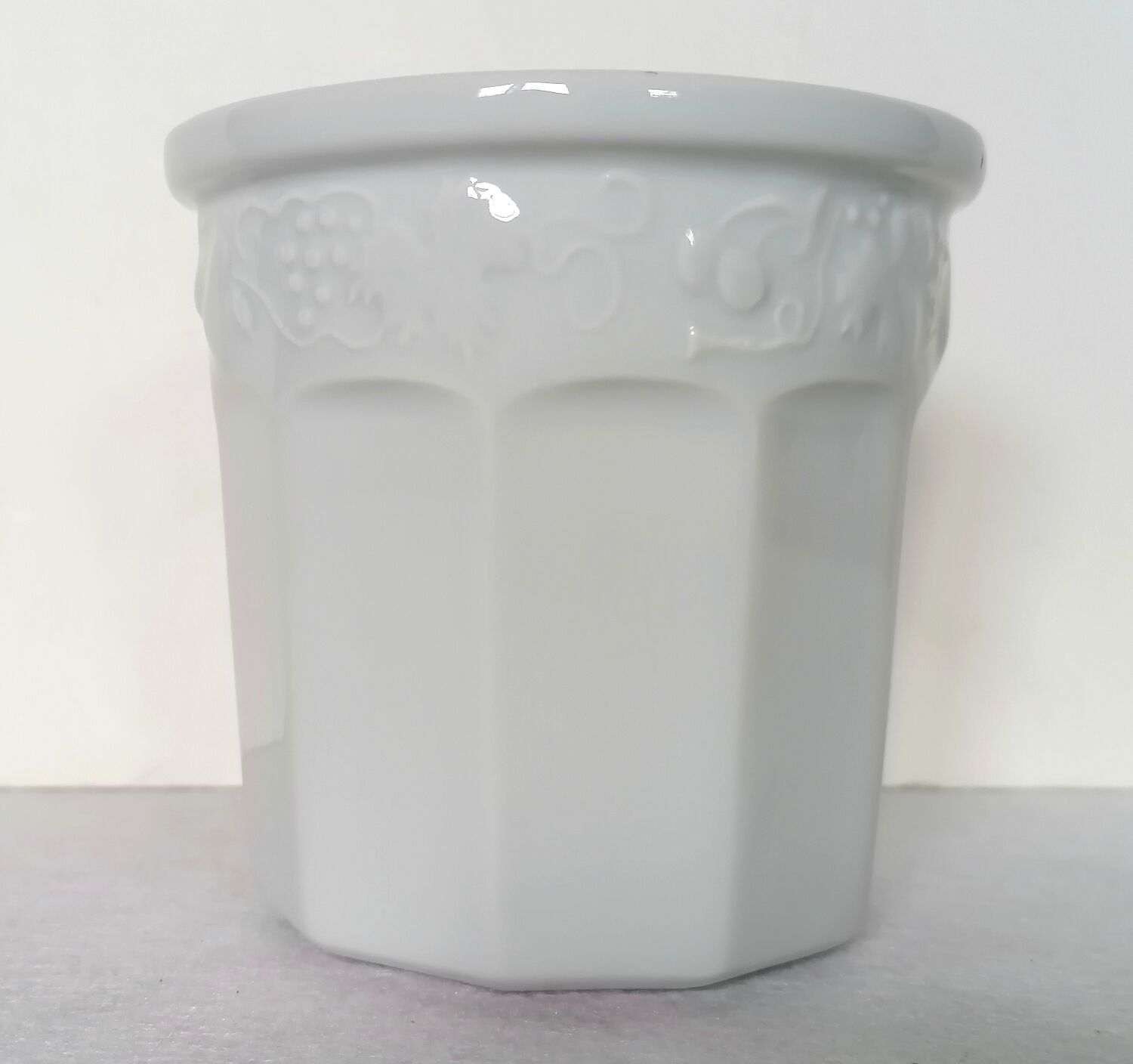 Lourioux porcelain jam jar signed Philippe Desportes