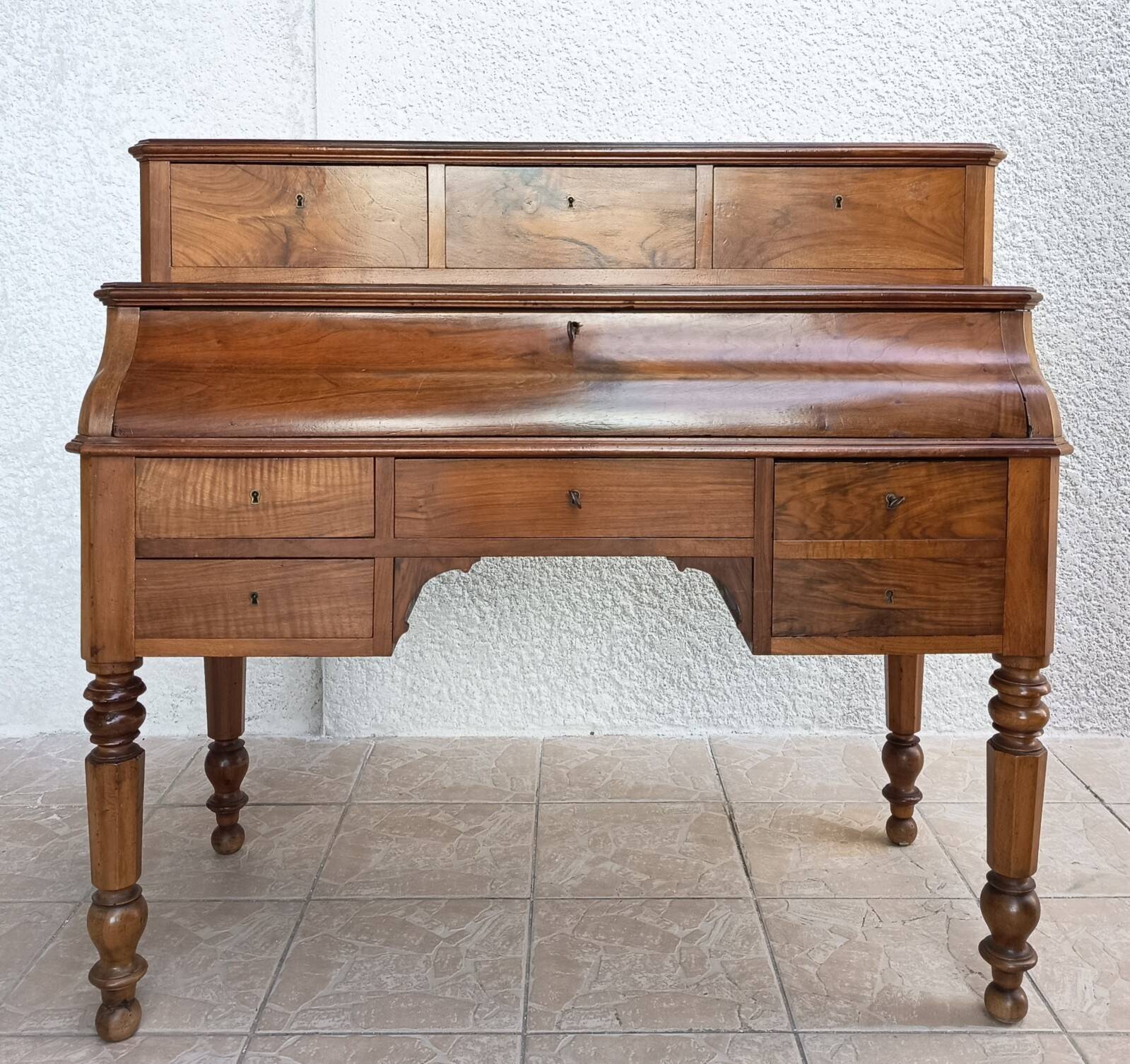 Bureau à cylindre Louis Philippe en noyer époque 19ème