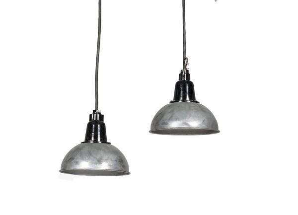 2 Pendentifs industriels en Fer et Bakélite 1950