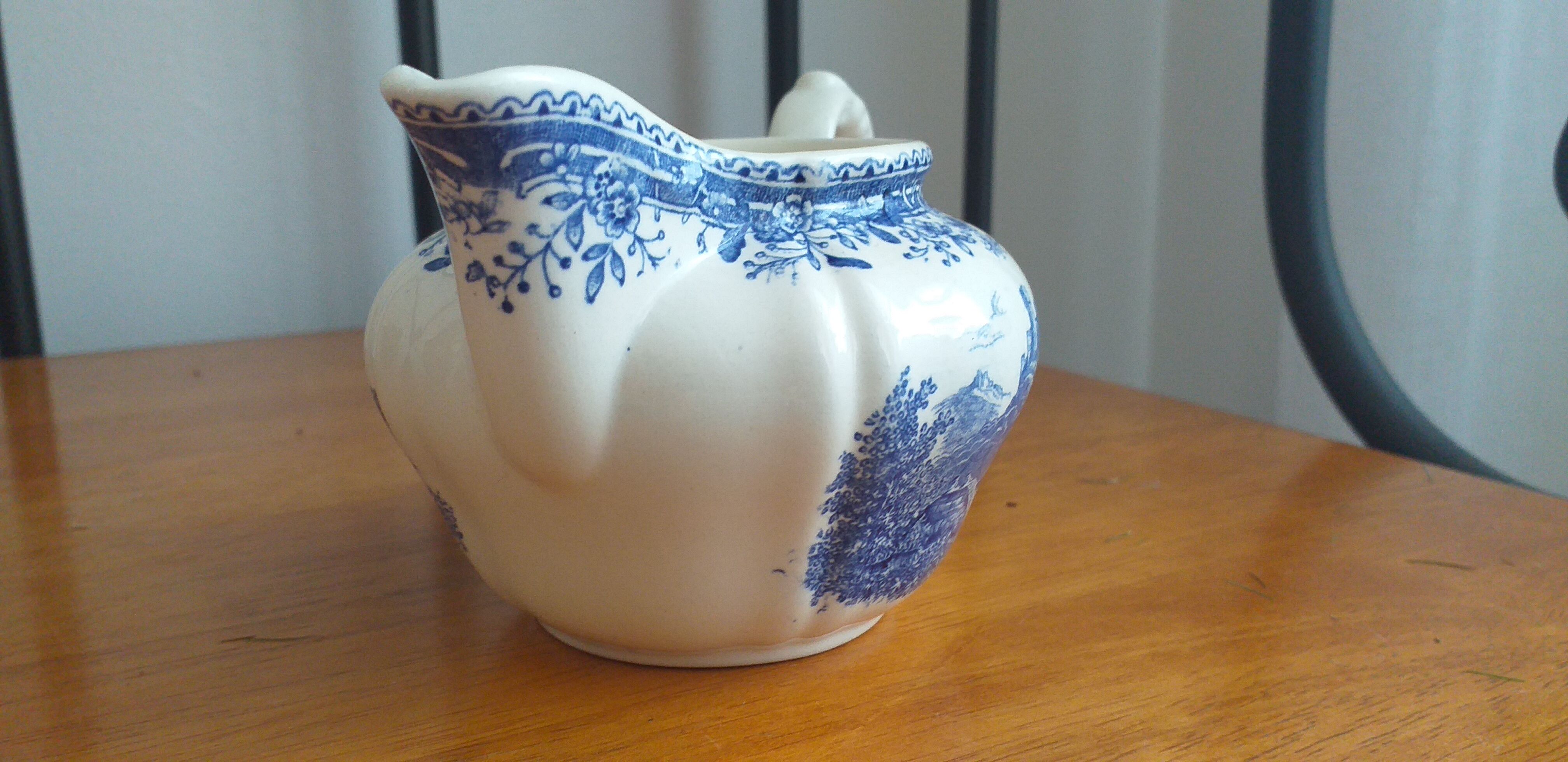 Porcelain creamer Villeroy and Boch