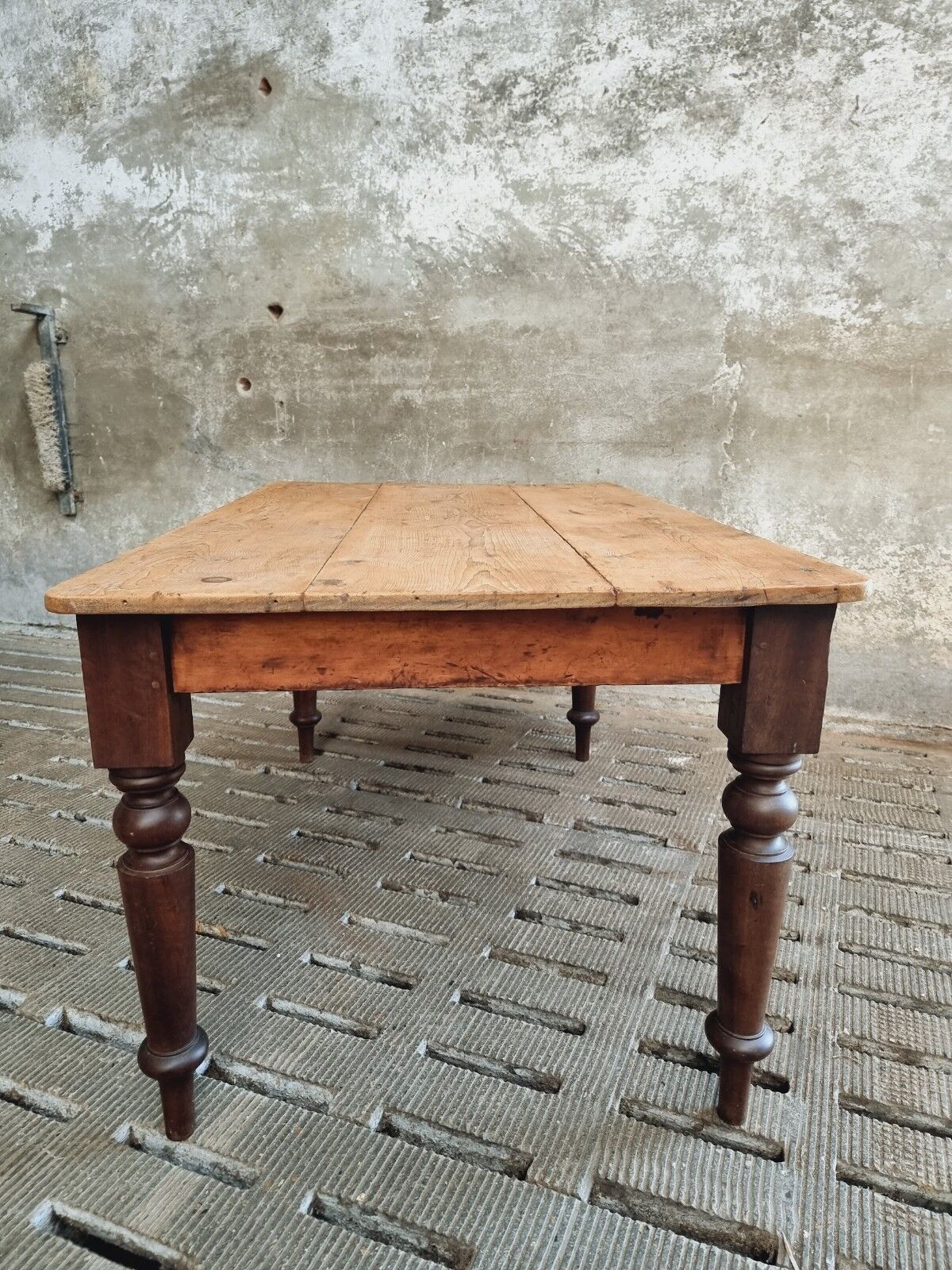 Antique dining table 92 x 154 cm