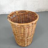 Round wicker basket