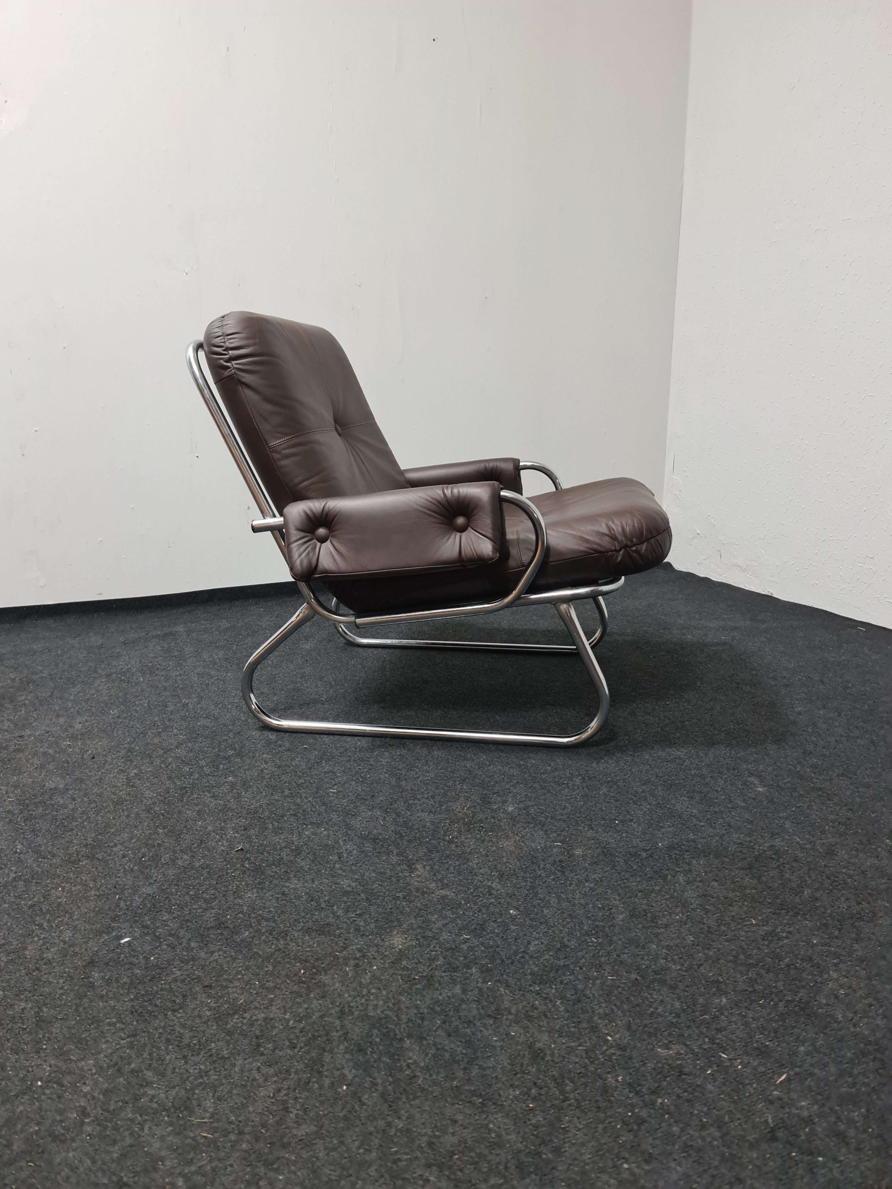 Vintage tubular framed leather lounge chair