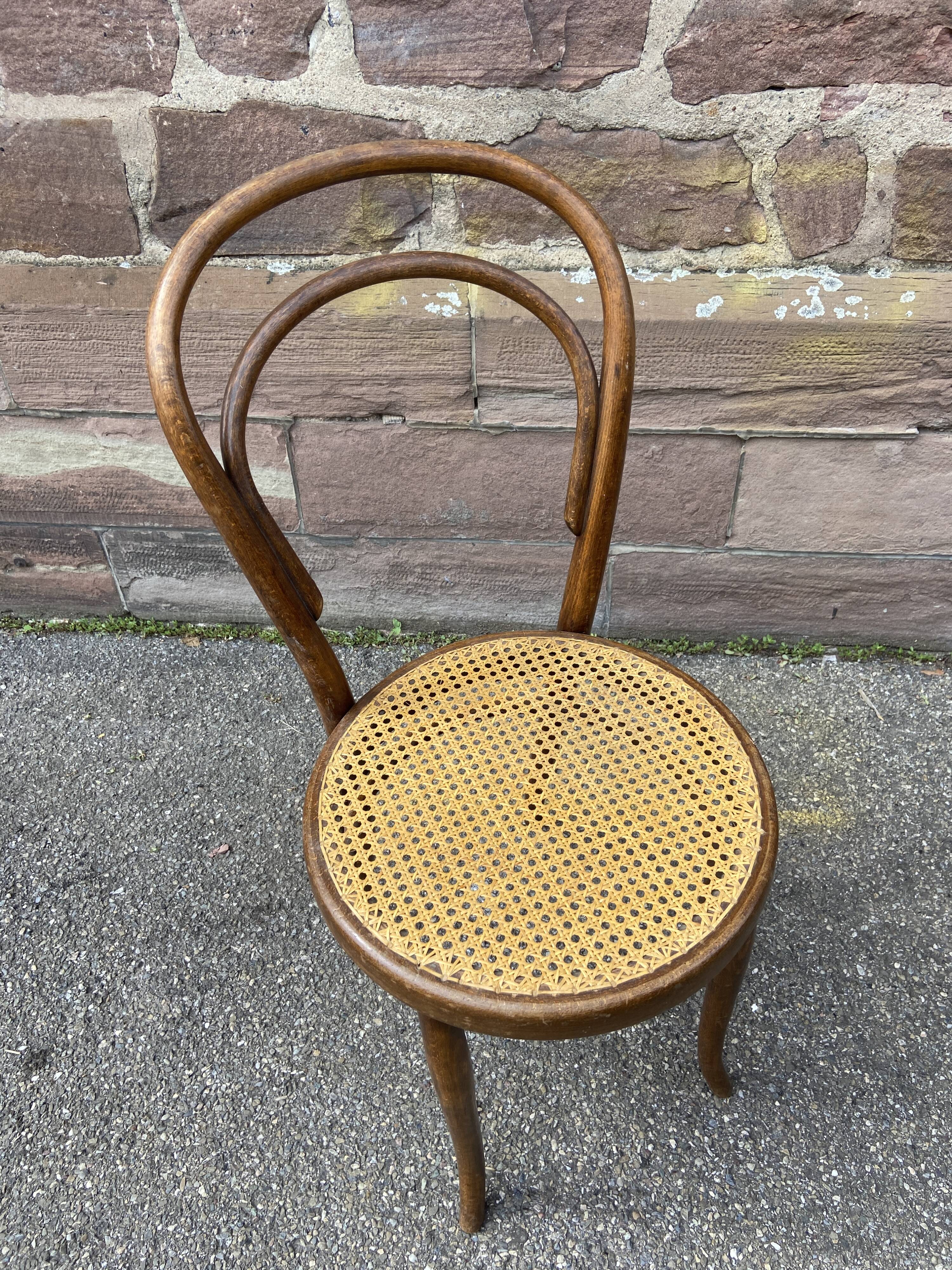 2 curved wood bistro chairs Fischel Thonet Nr 14