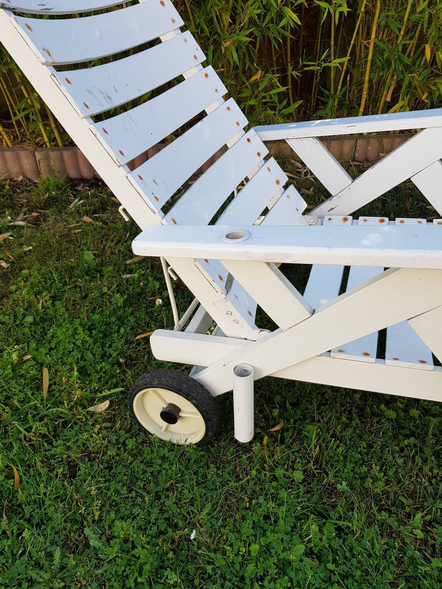 Lounge Chair or Lounger wooden feet compass years 1970