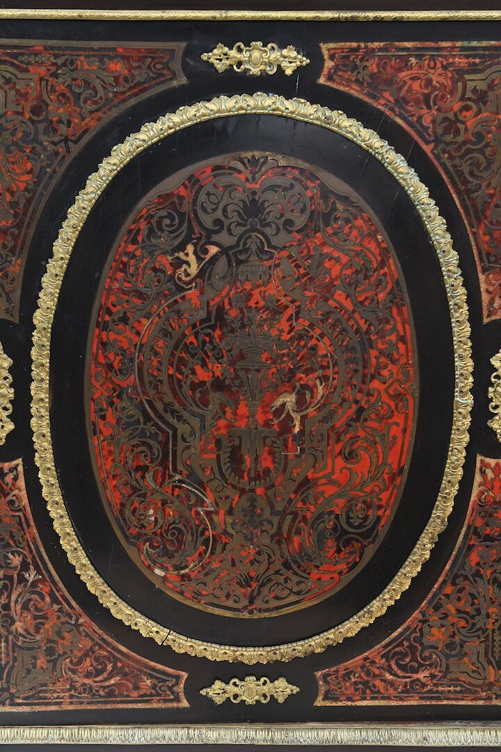 Boulle branding support furniture