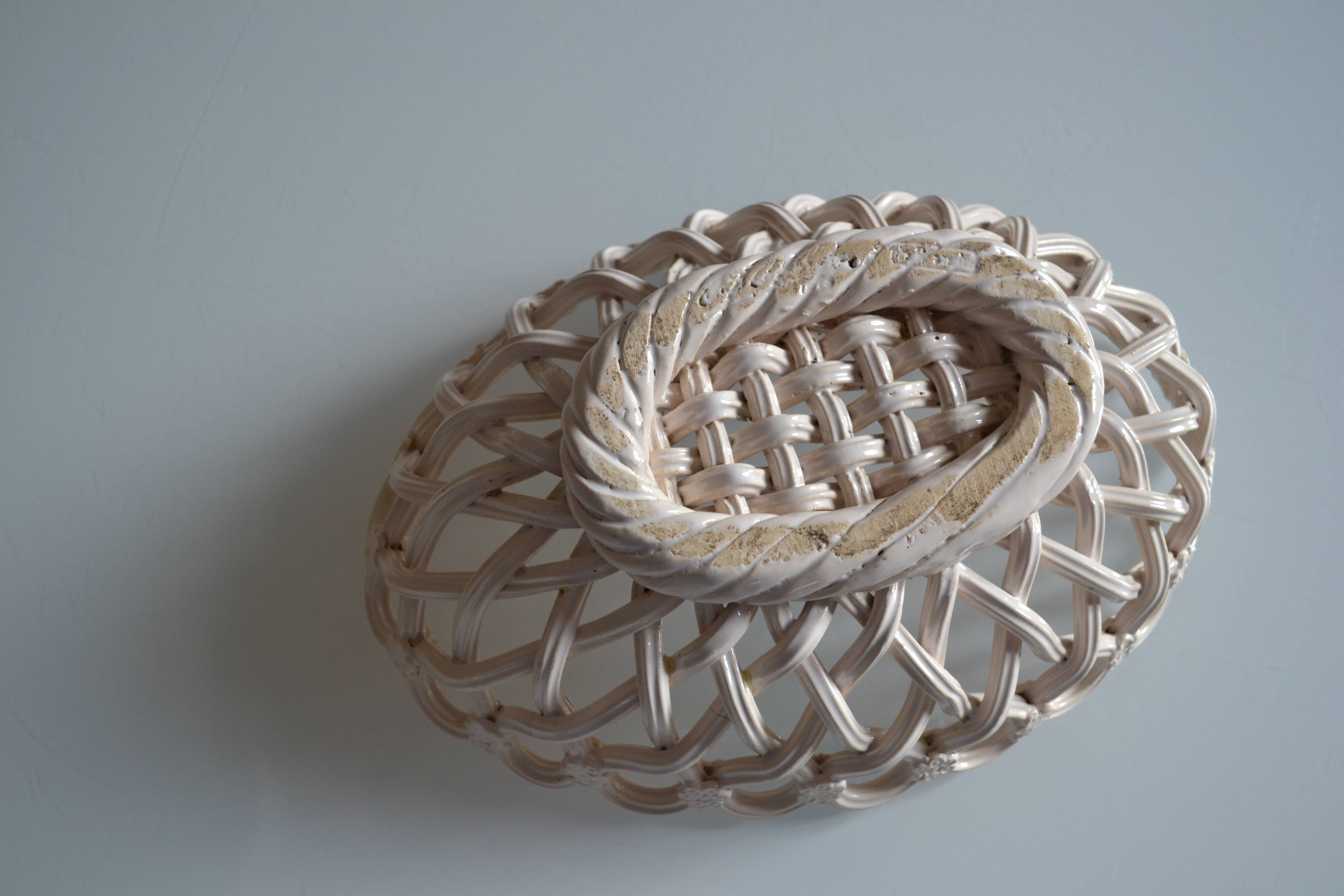 Pichon woven ceramic fruit basket in Uzès